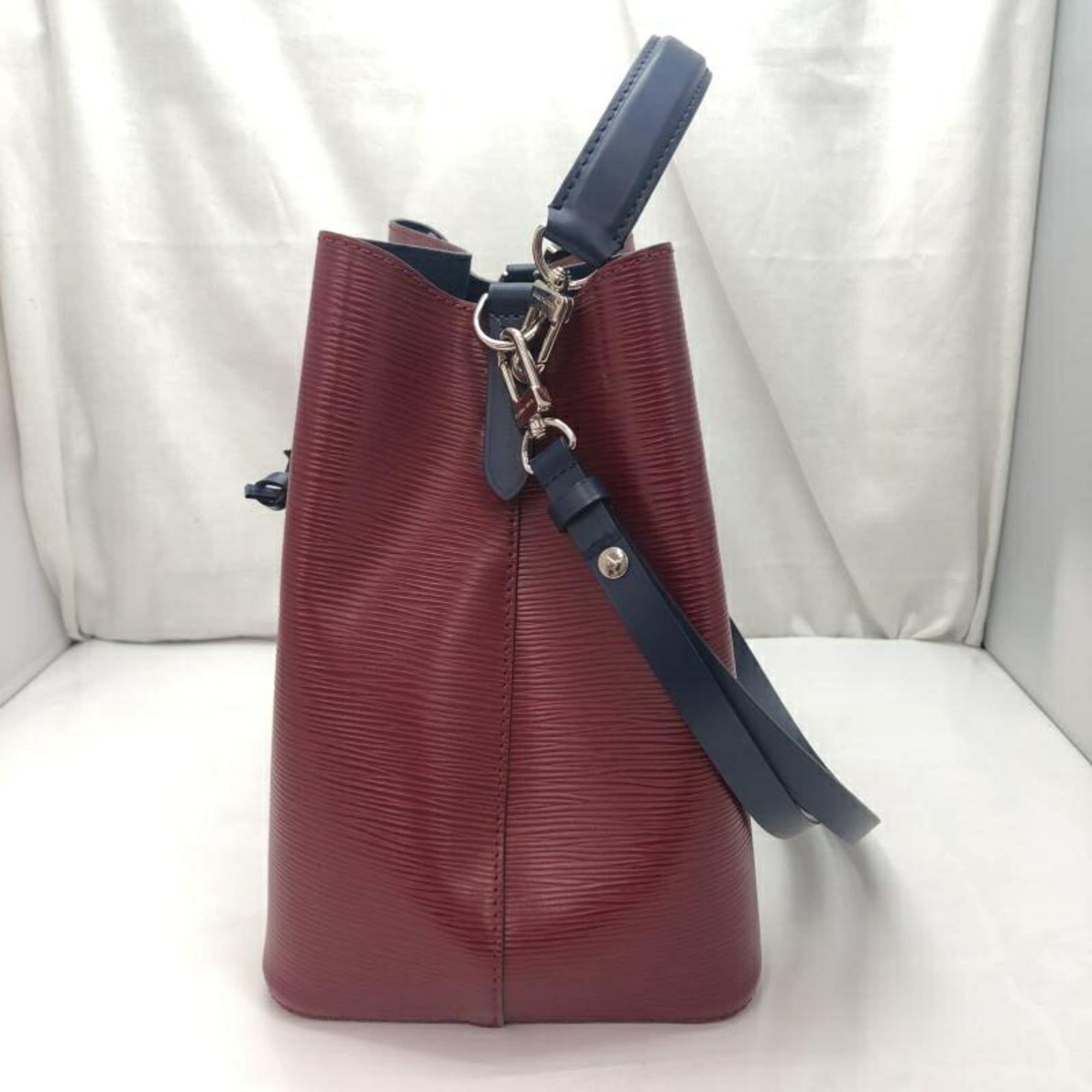 Louis Vuitton Epi Cherry Epi Leather Handbag (Pre-Owned)