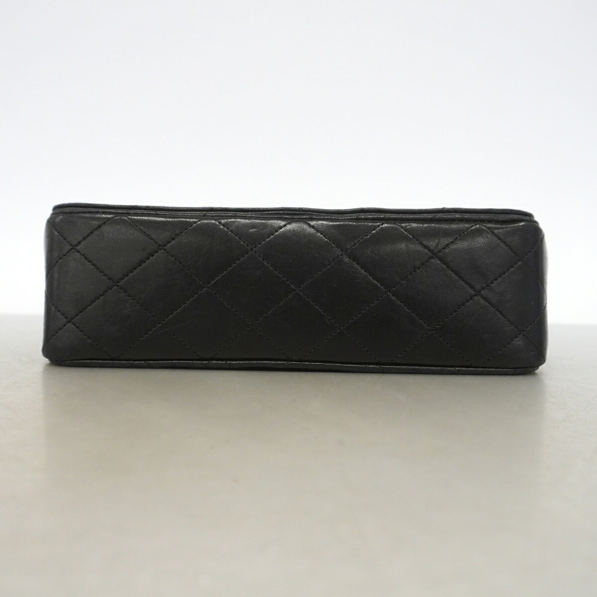 Chanel Black Leather Shoulder Bag (Pre-Owned)