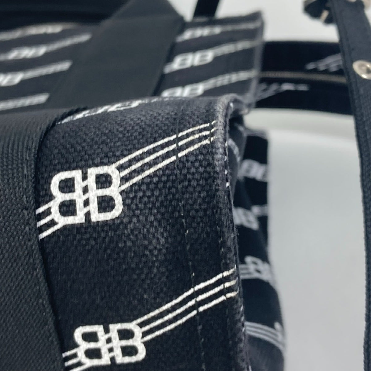 Balenciaga Black Cloth Handbag (Pre-Owned)
