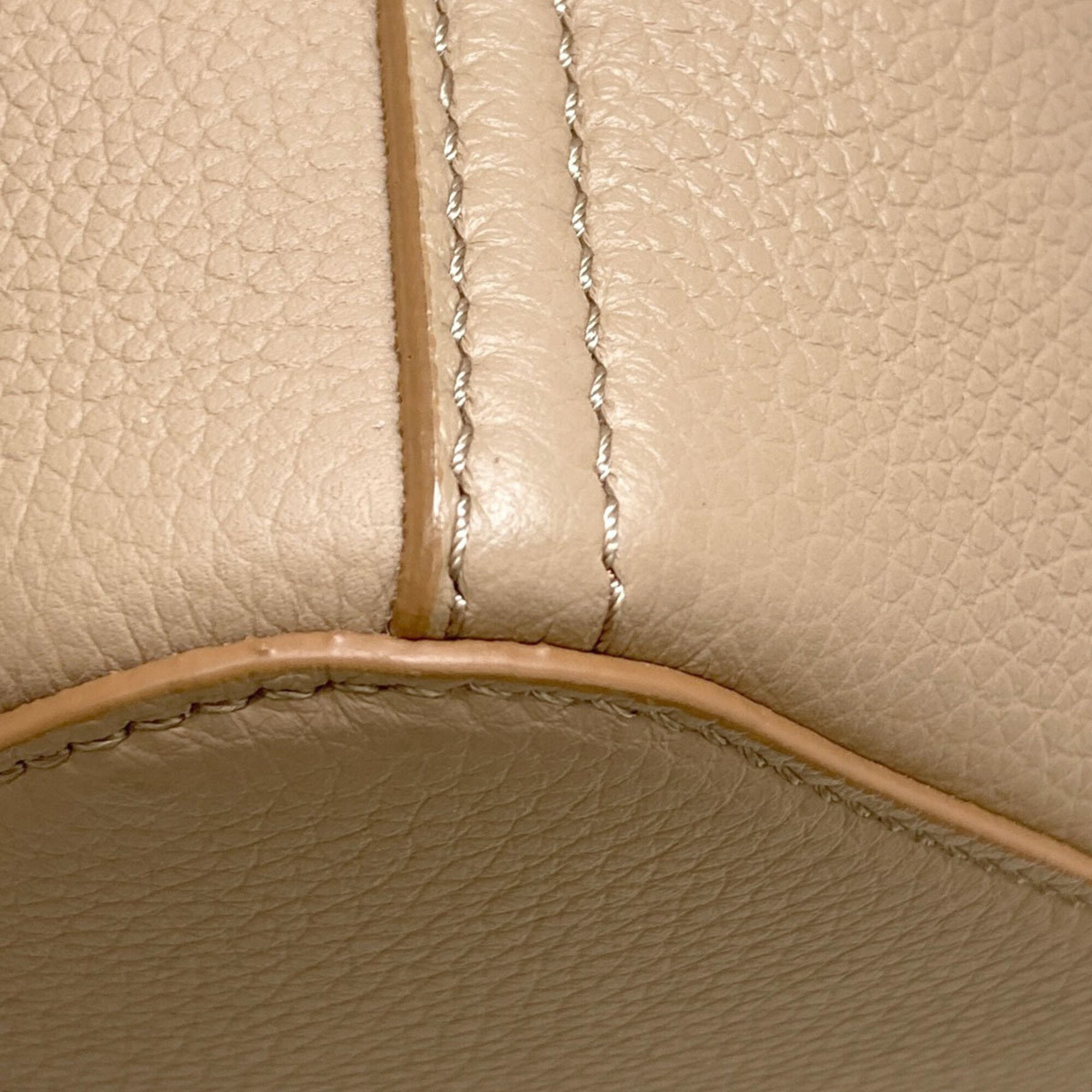 Loewe Sand Leather Handbag (Pre-Owned)