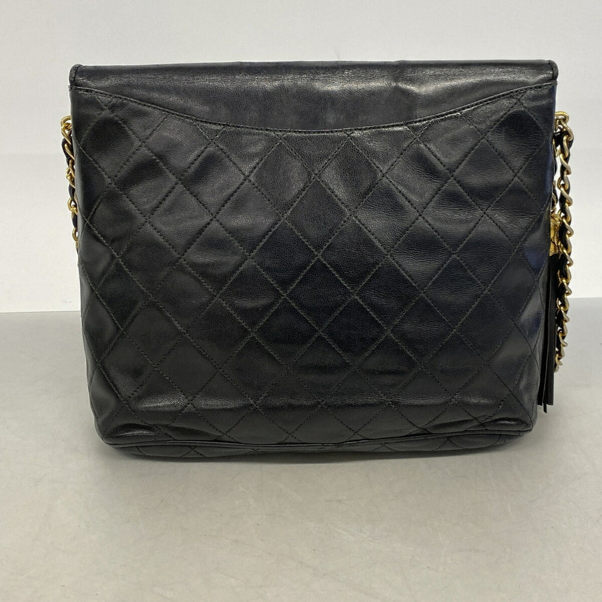 Chanel Black Leather Shoulder Bag (Pre-Owned)