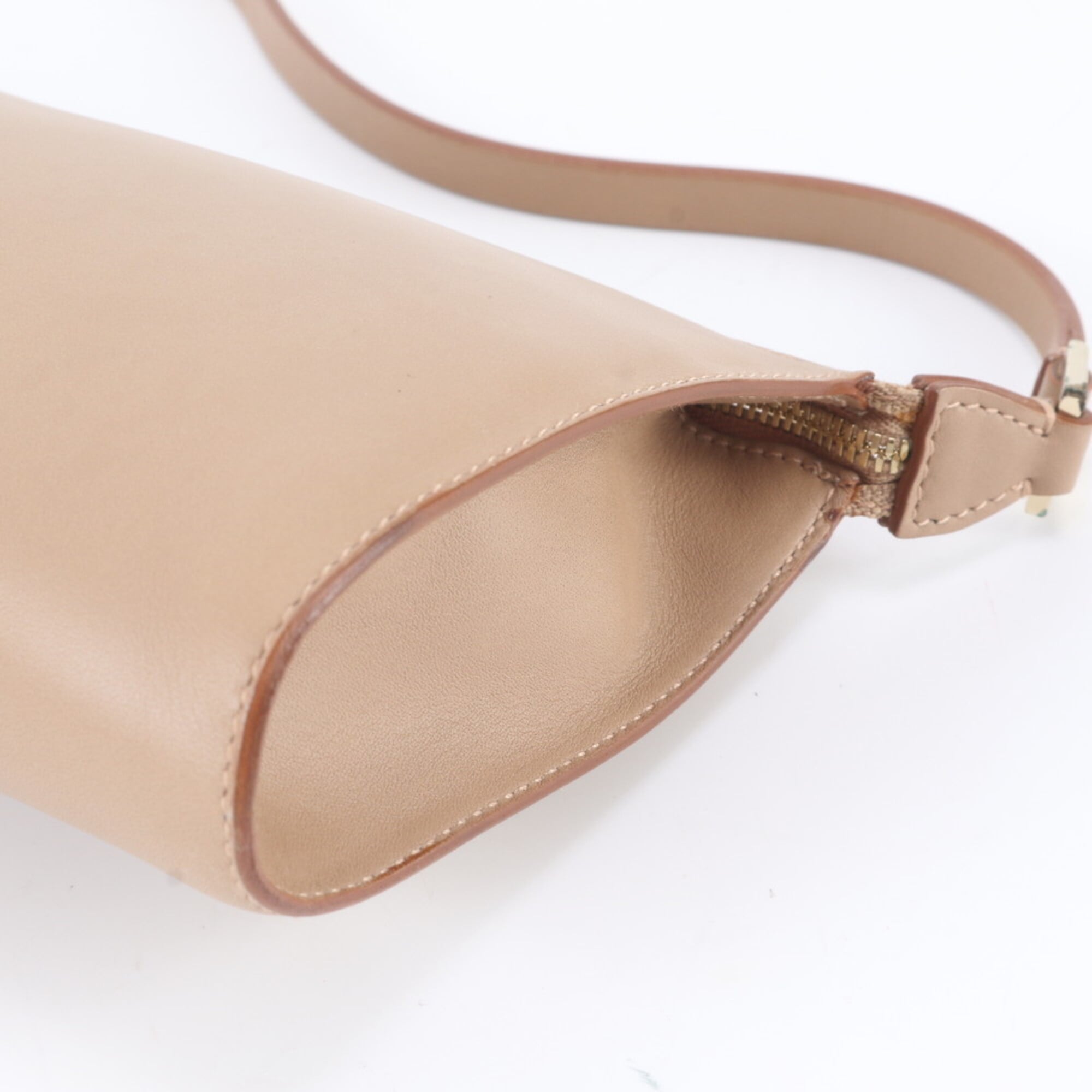 Salvatore Ferragamo Gancini Brown Leather Shoulder Bag (Pre-Owned)