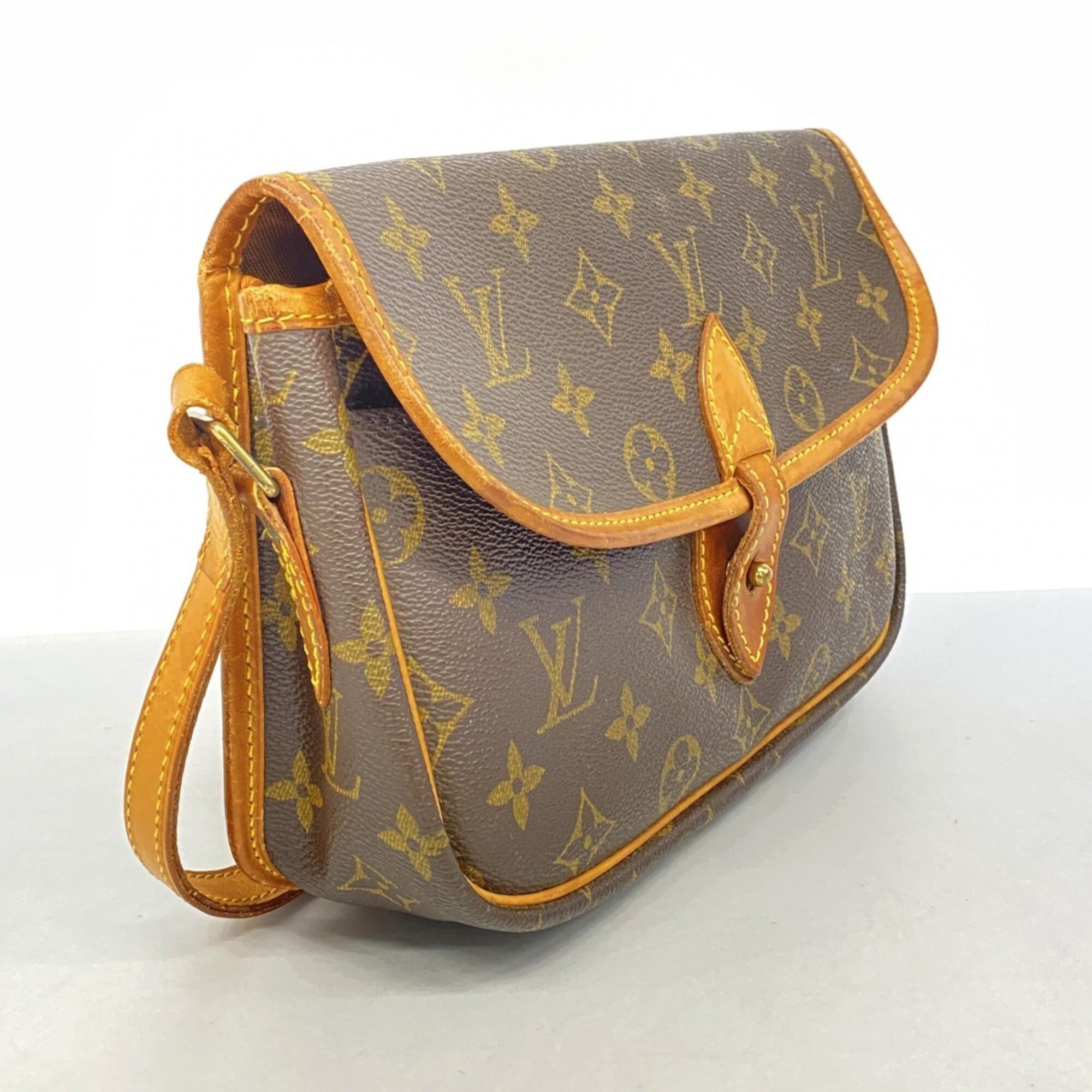 Louis Vuitton Brown Shoulder Bag (Pre-Owned)