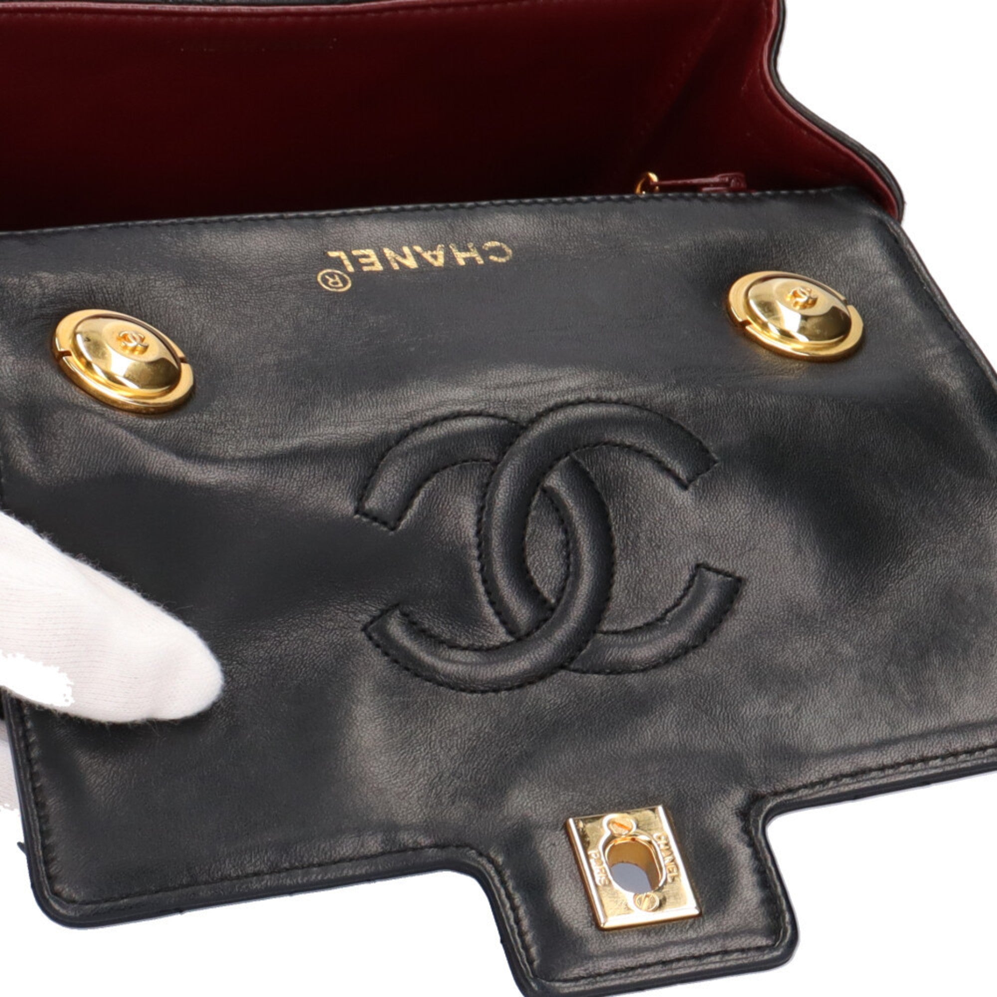 Chanel Black Leather Handbag (Pre-Owned)