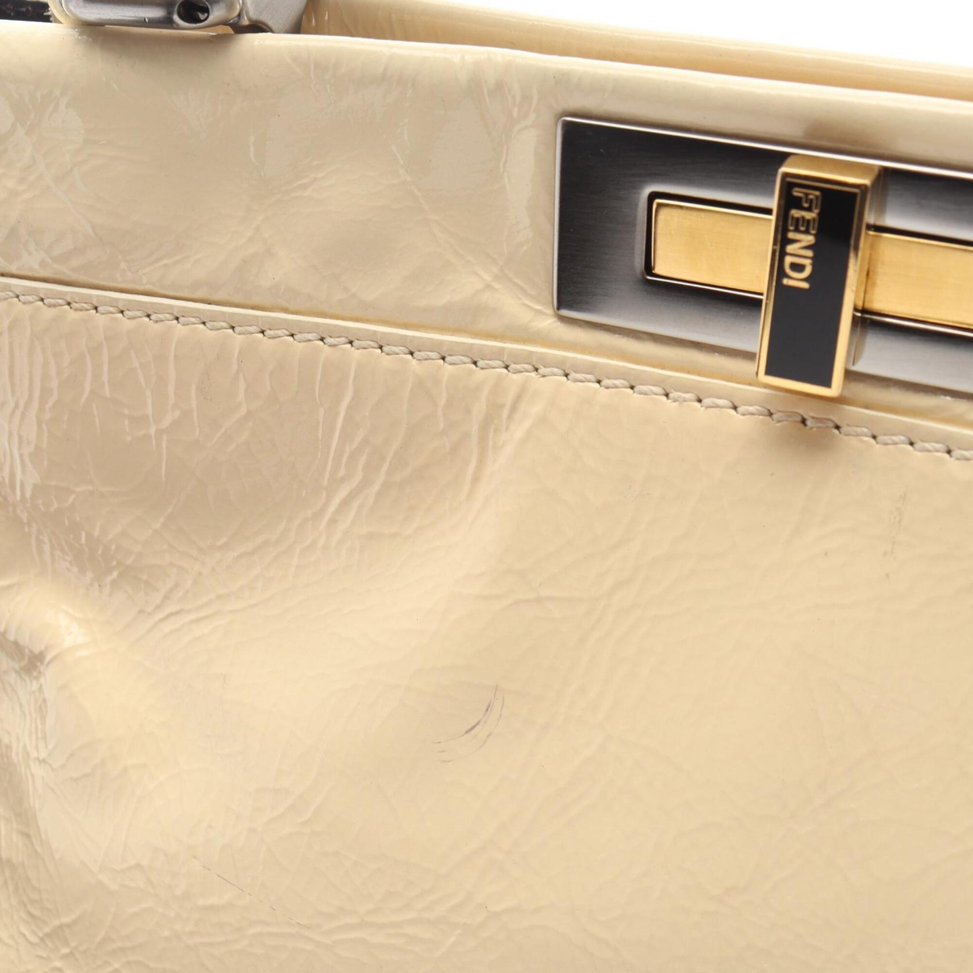 Fendi Ivory Patent Leather Handbag (Pre-Owned)