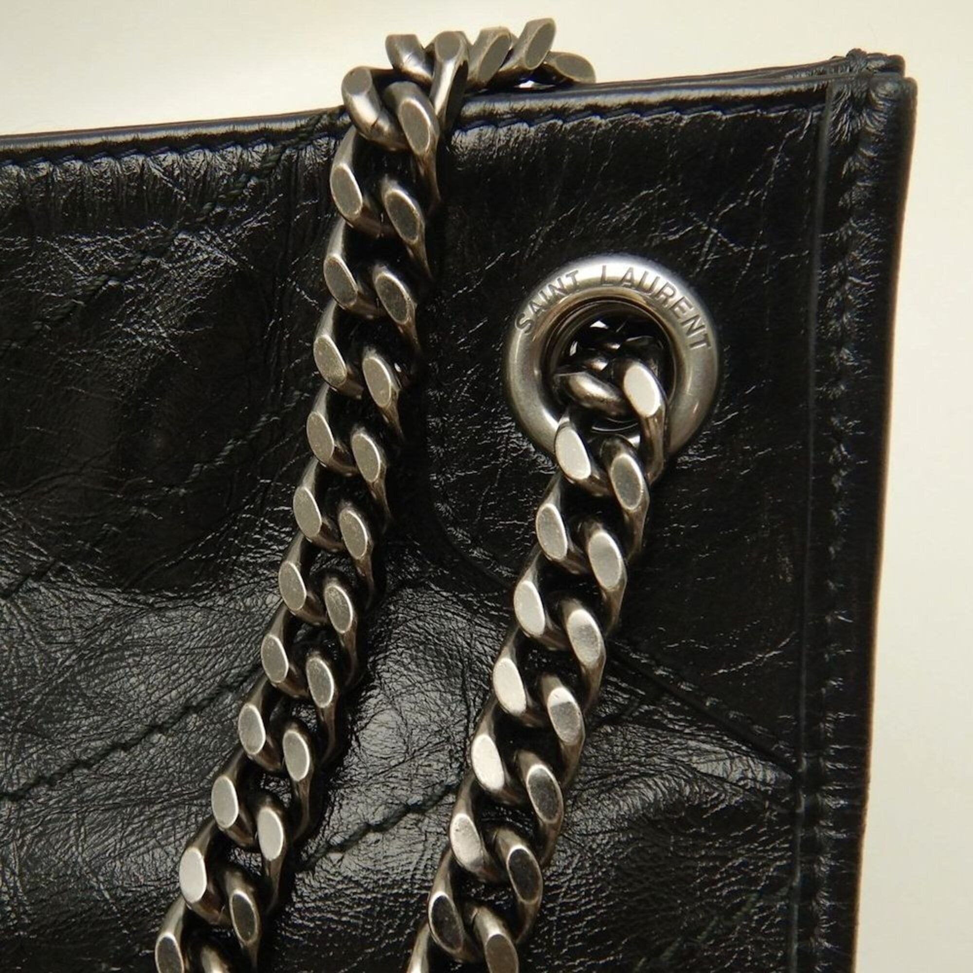 Saint Laurent Black Leather Shoulder Bag (Pre-Owned)