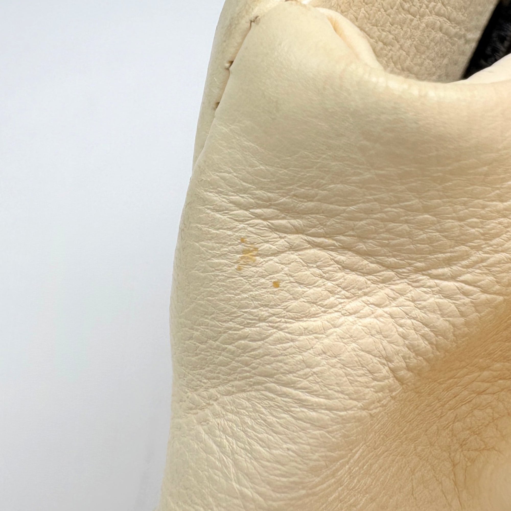 Chanel Wild Stitch White Leather Tote Bag (Pre-Owned)