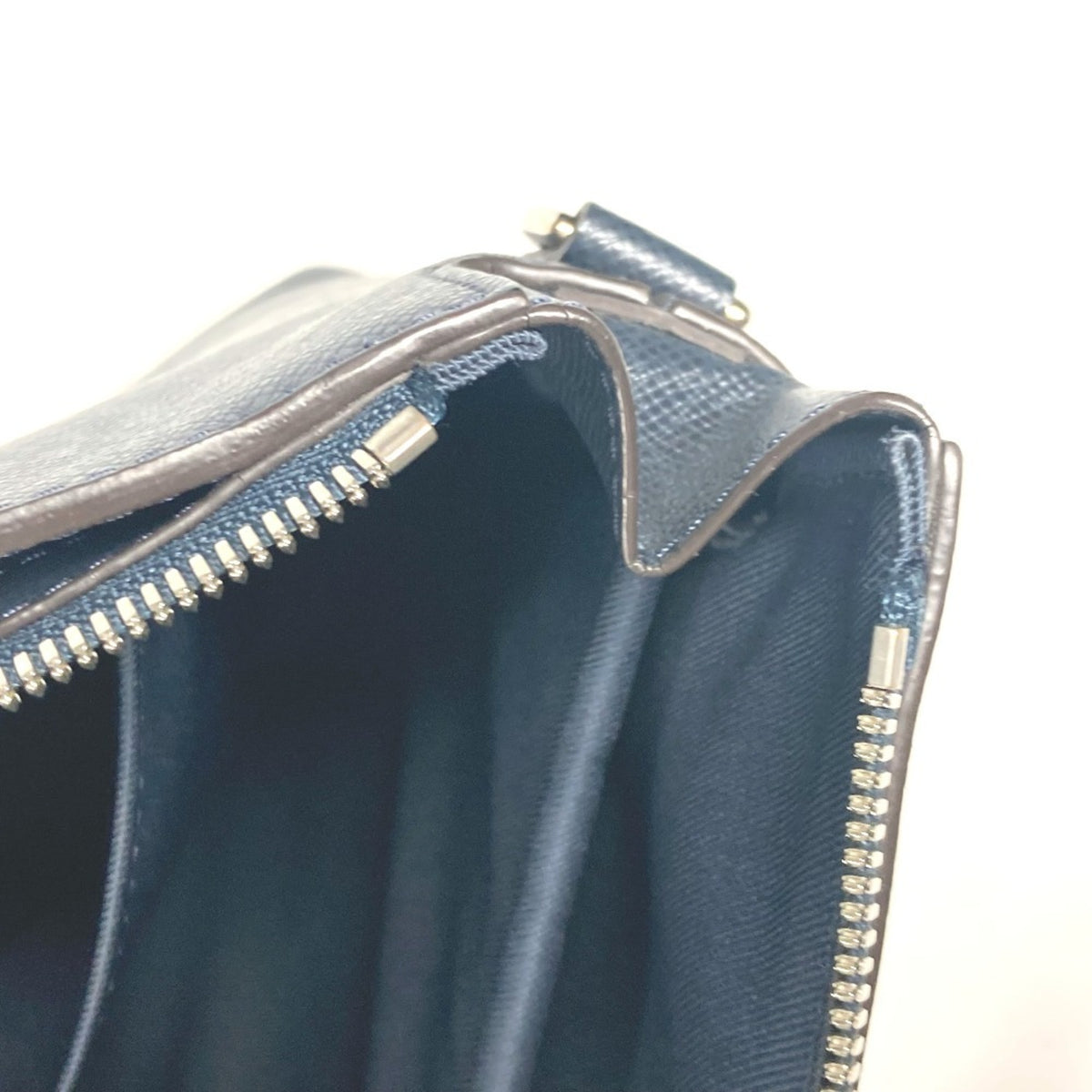 Louis Vuitton Navy Taiga Leather Shoulder Bag (Pre-Owned)