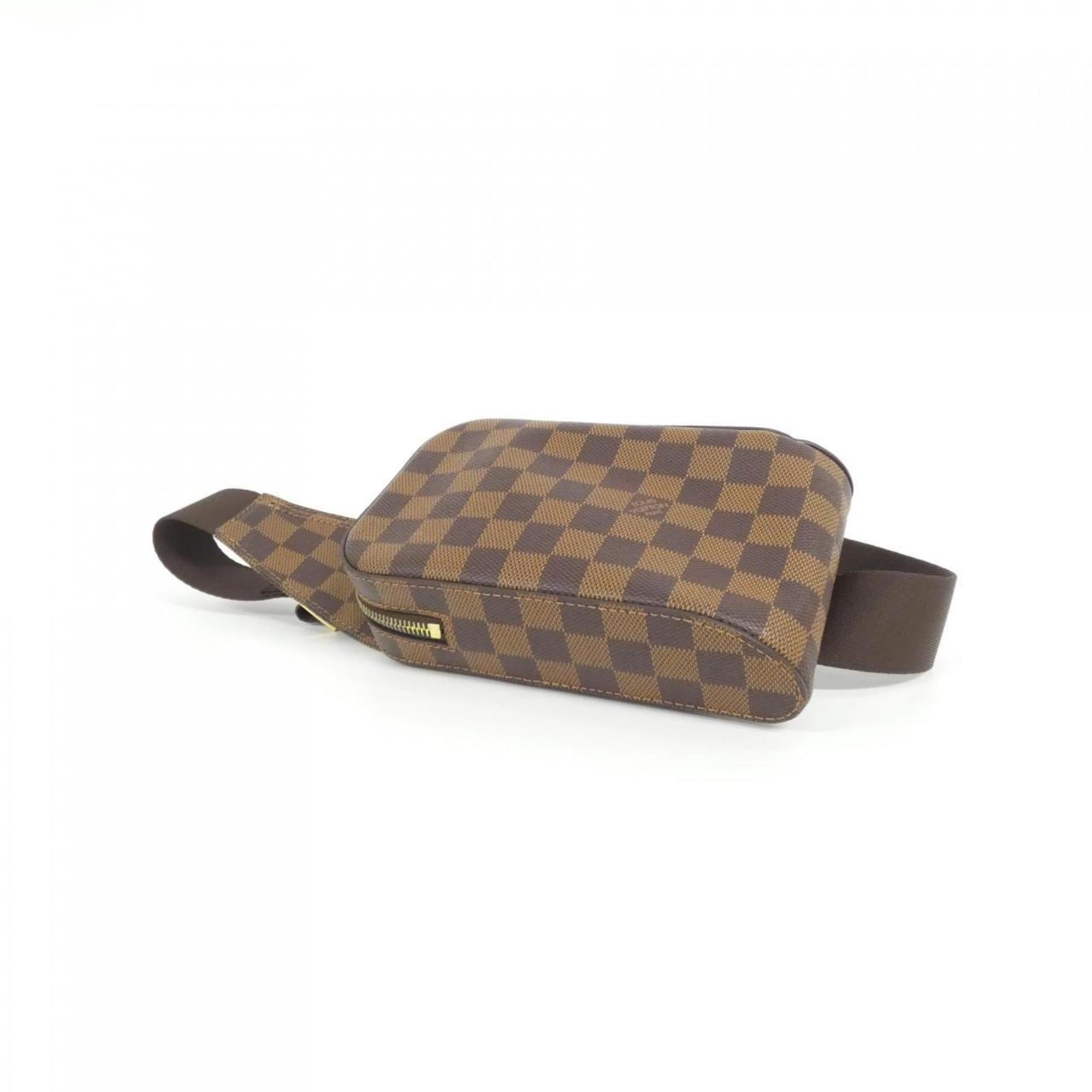 Louis Vuitton Brown Coated Canvas Shoulder Bag (Pre-Owned)