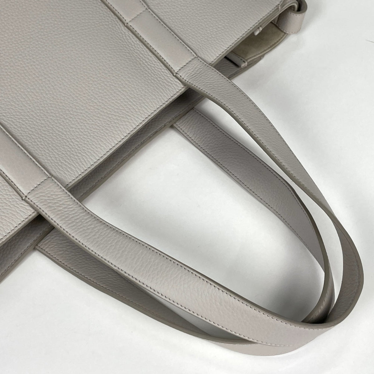 Christian Dior Light Gray Leather Tote Bag (Pre-Owned)