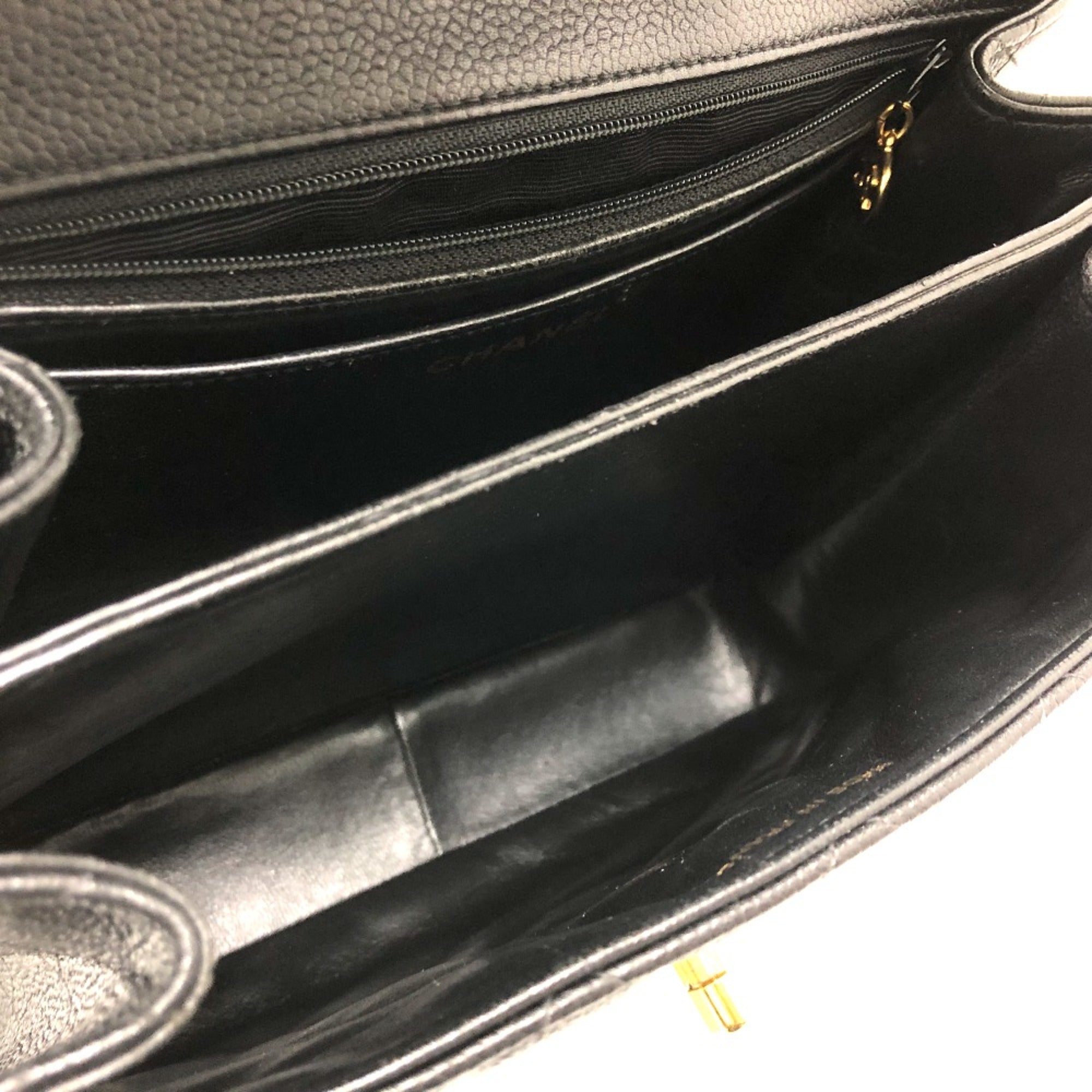 Chanel Black Leather Shoulder Bag (Pre-Owned)