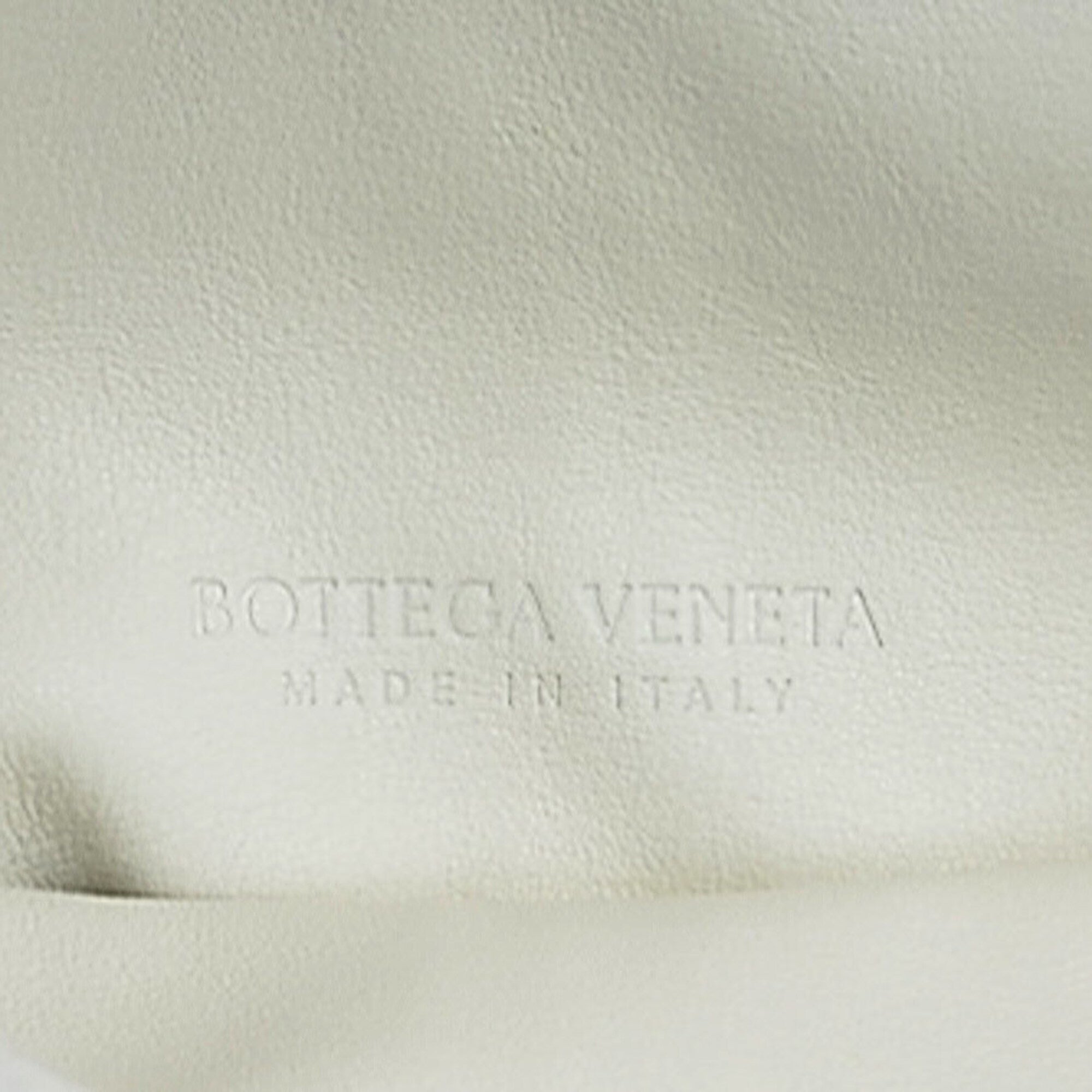 Bottega Veneta White Leather Clutch Bag (Pre-Owned)