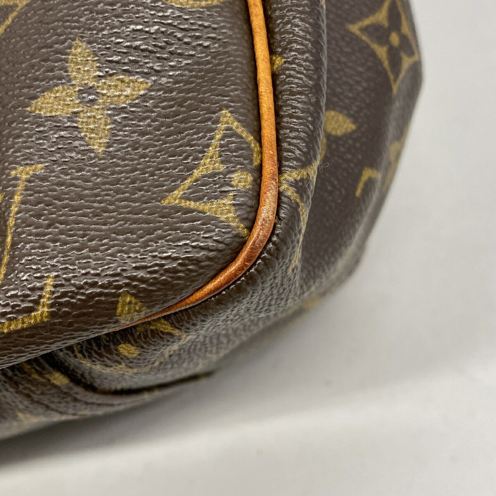 Louis Vuitton Brown Handbag (Pre-Owned)