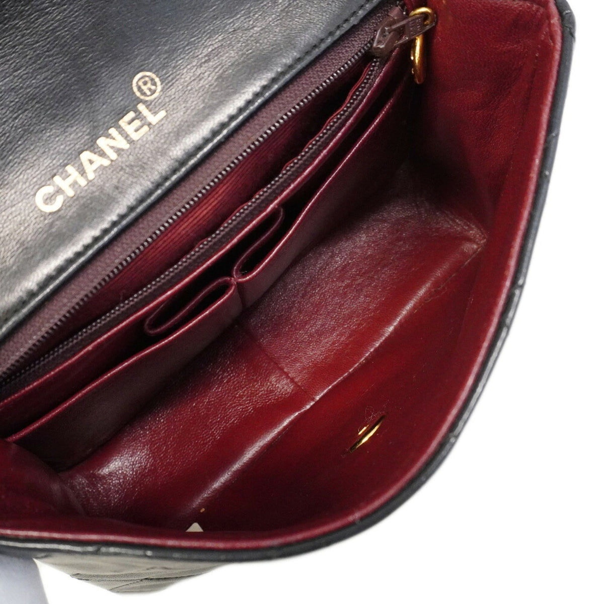 Chanel Black Leather Shoulder Bag (Pre-Owned)