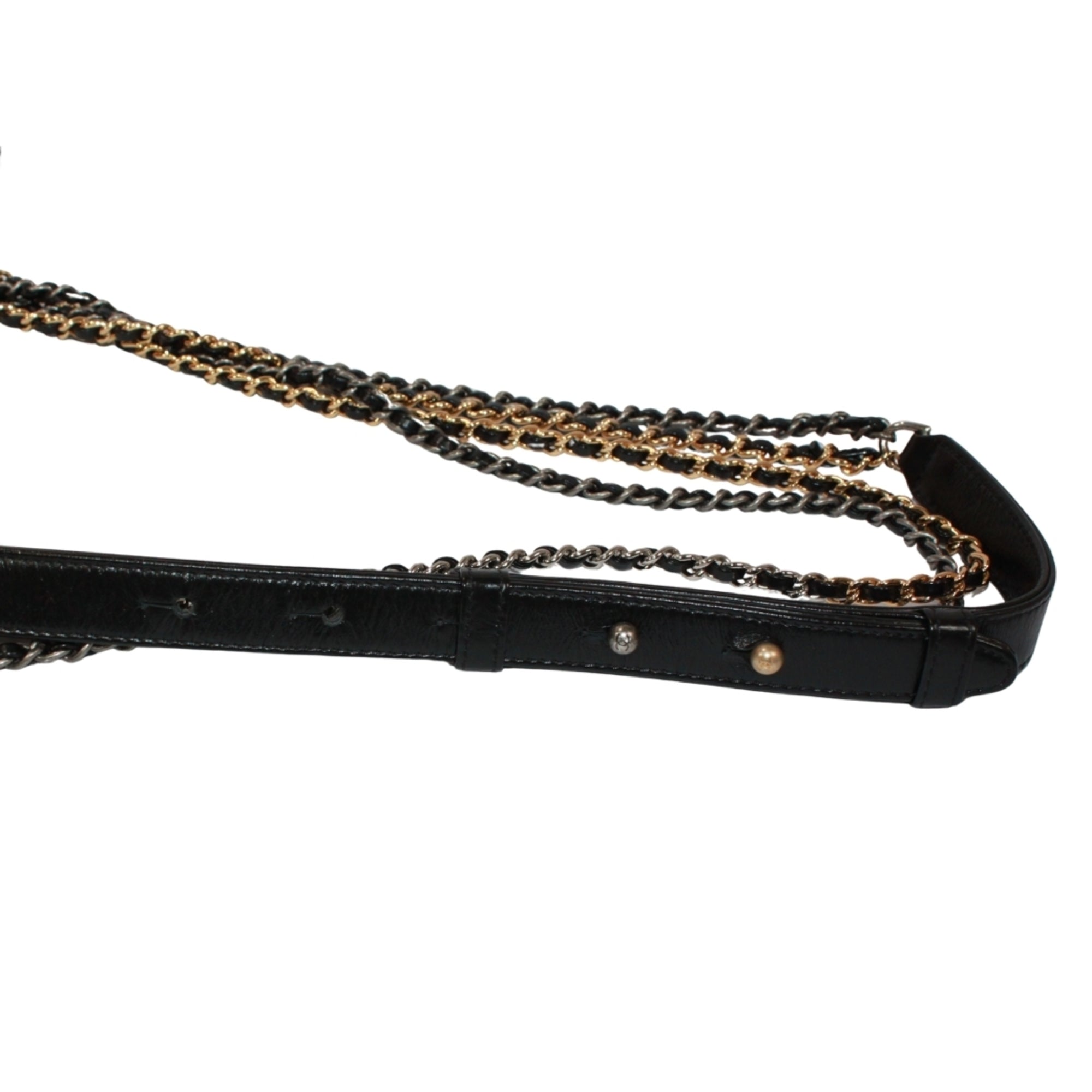 Chanel Black Leather Shoulder Bag (Pre-Owned)