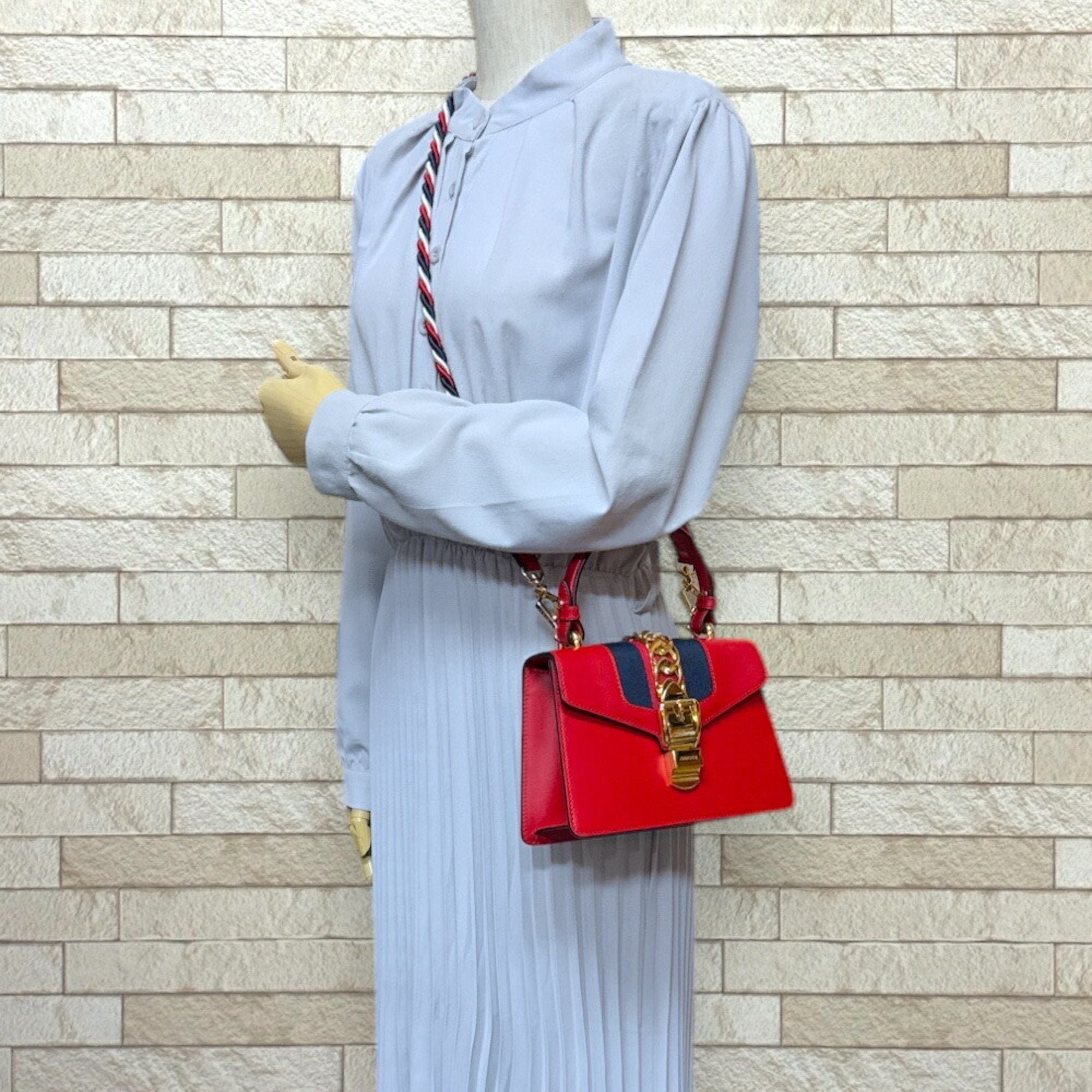 Gucci Red Color Leather Shoulder Bag (Pre-Owned)