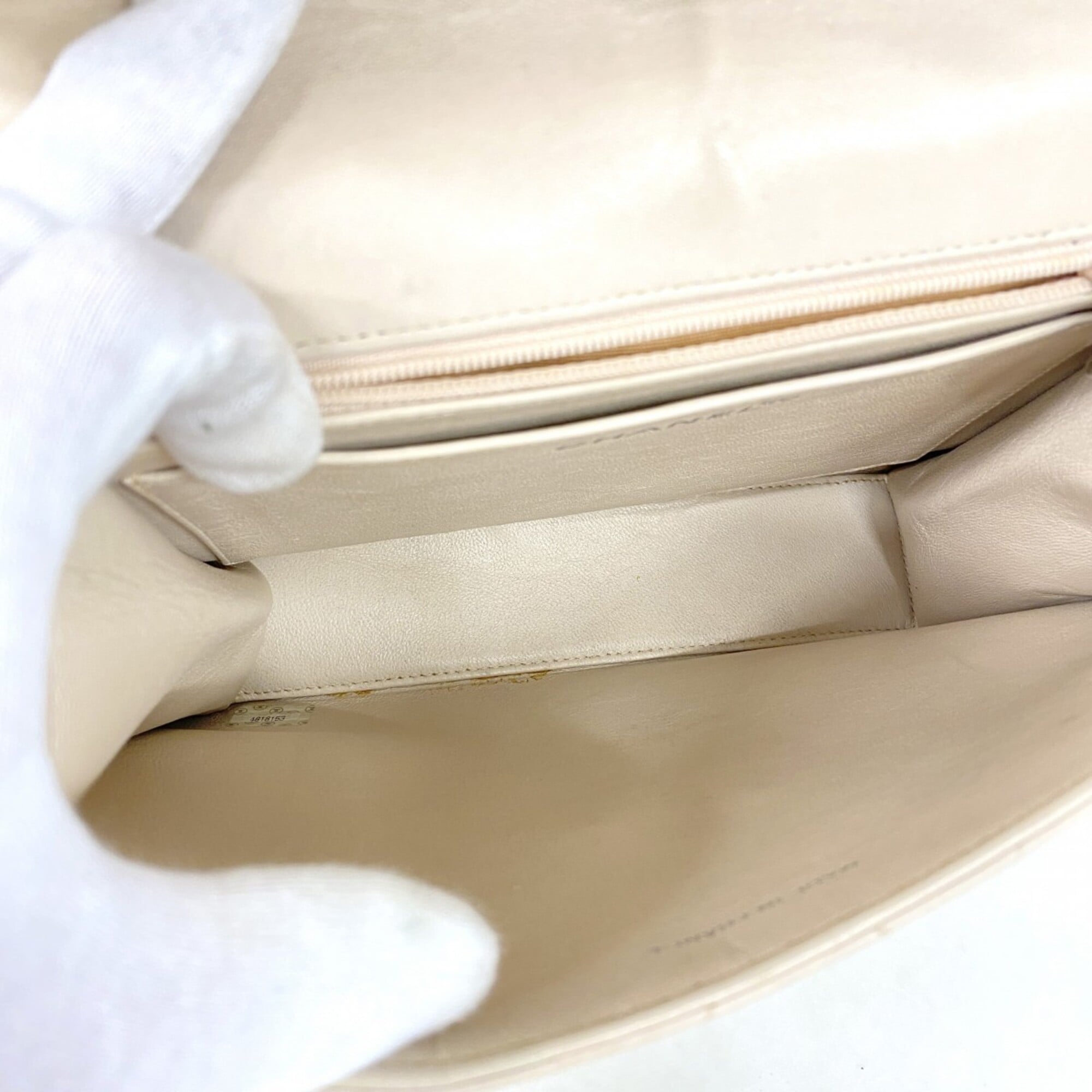 Chanel Ivory Leather Handbag (Pre-Owned)