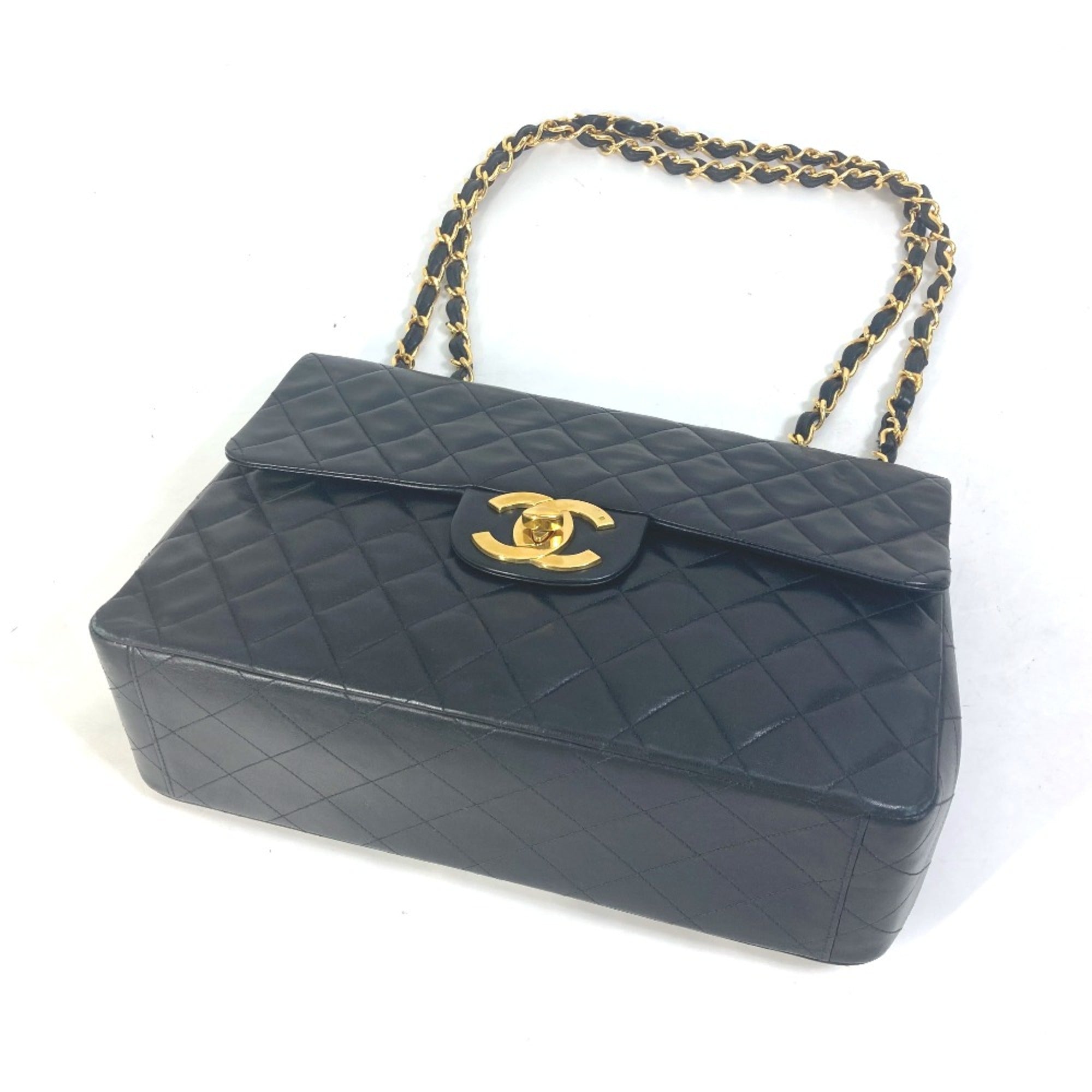 Chanel Black Leather Shoulder Bag (Pre-Owned)