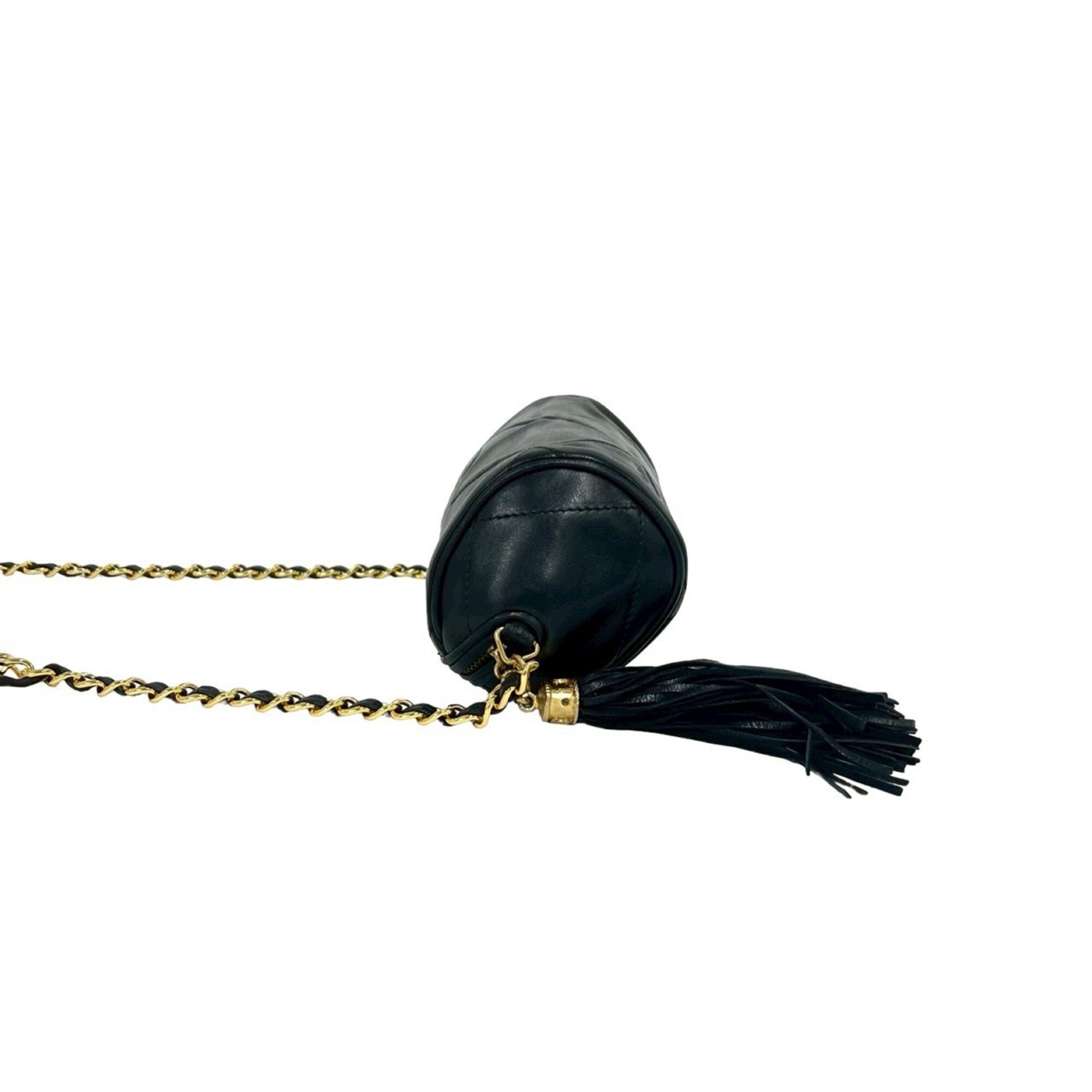 Chanel Black Leather Shoulder Bag (Pre-Owned)