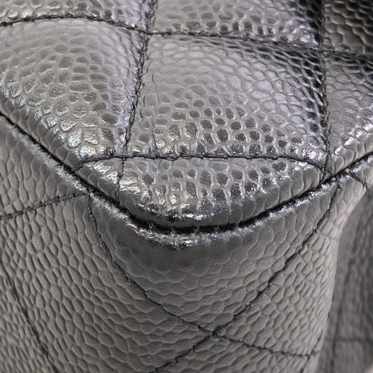 Chanel Matelasse Black Leather Shoulder Bag (Pre-Owned)