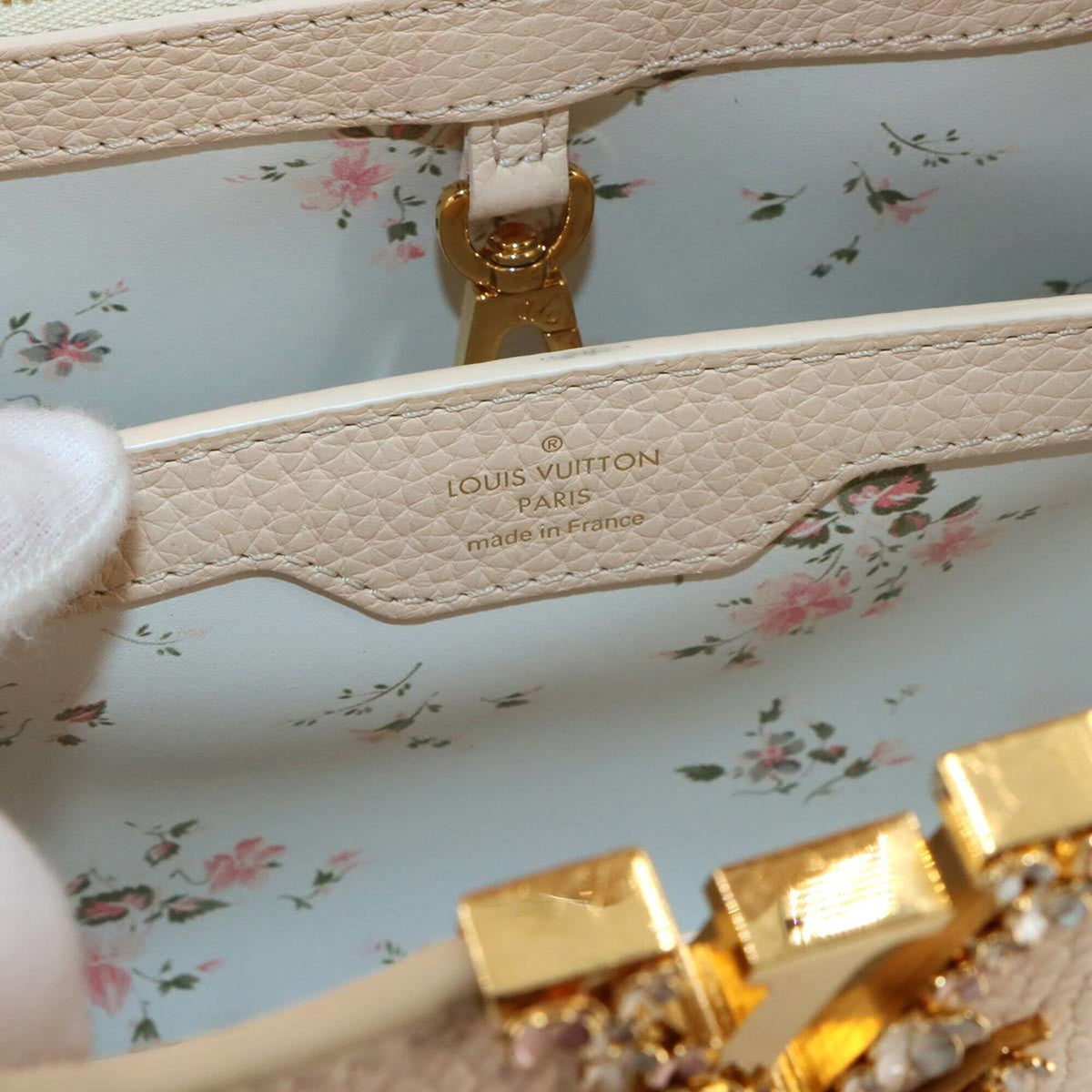 Louis Vuitton Capucines Light Beige Handbag (Pre-Owned)