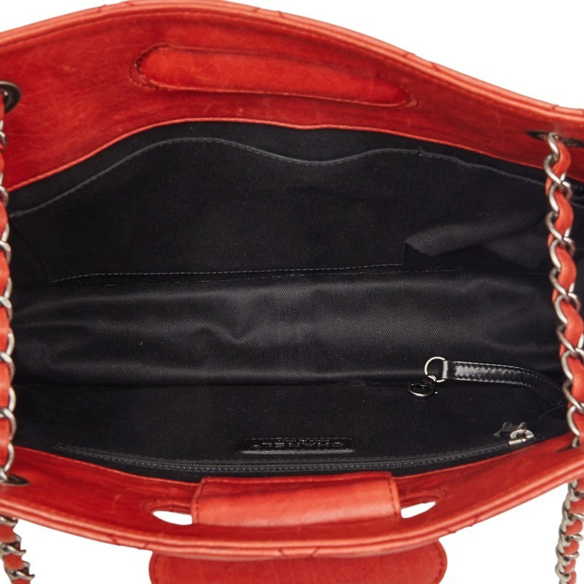 Chanel Red Color Leather Handbag Shoulder Bag (Pre-Owned)