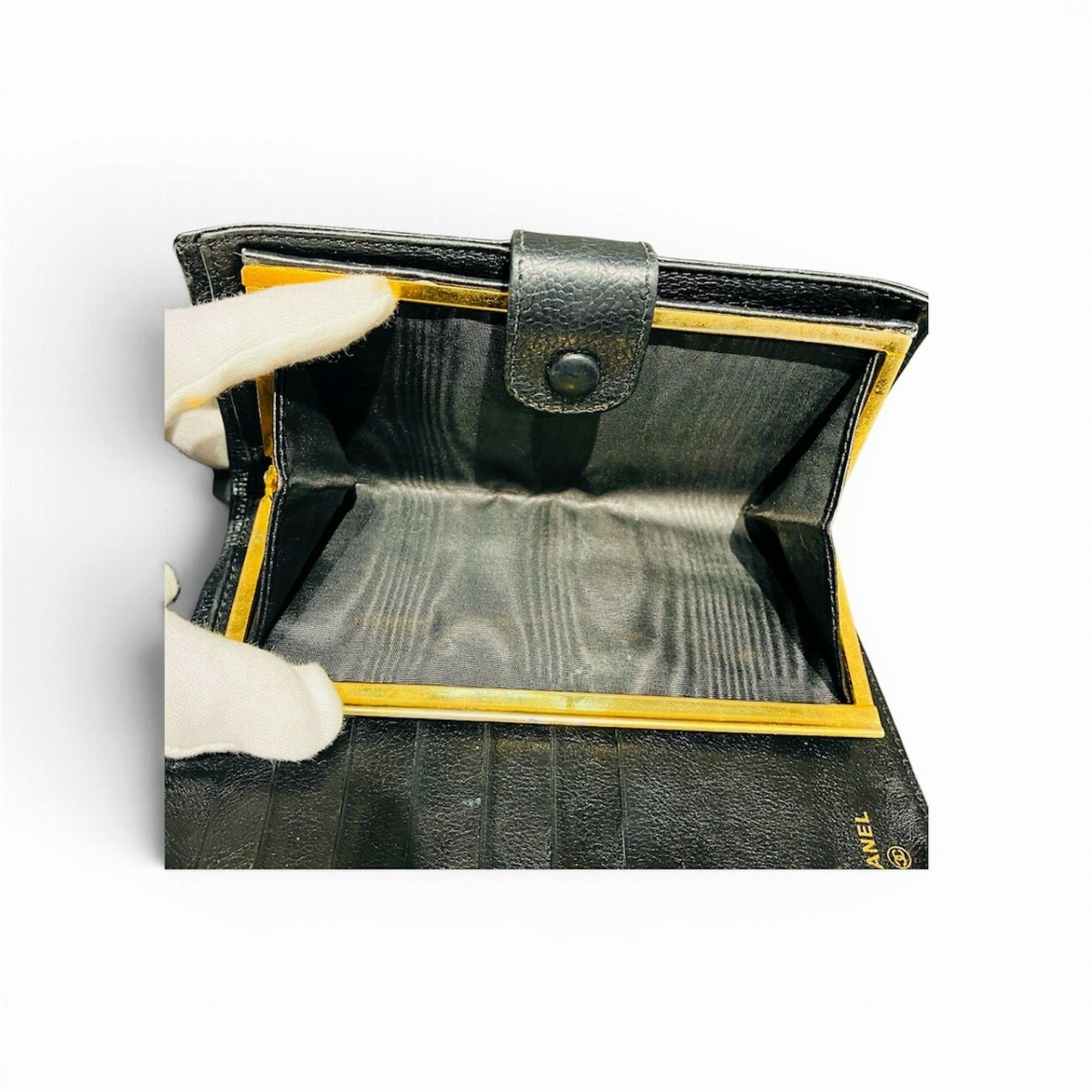 Chanel Black Grained Calfskin Wallet (Bi-Fold) (Pre-Owned)