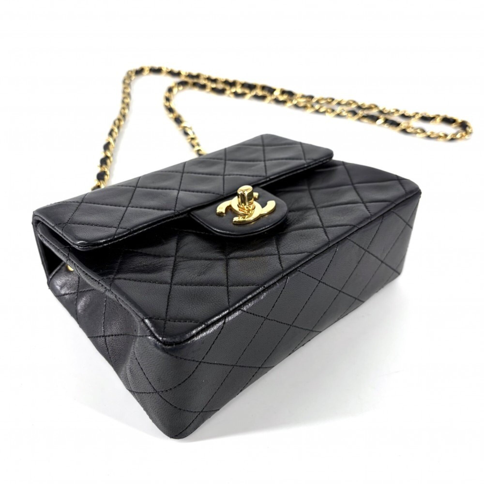 Chanel Black Leather Shoulder Bag (Pre-Owned)
