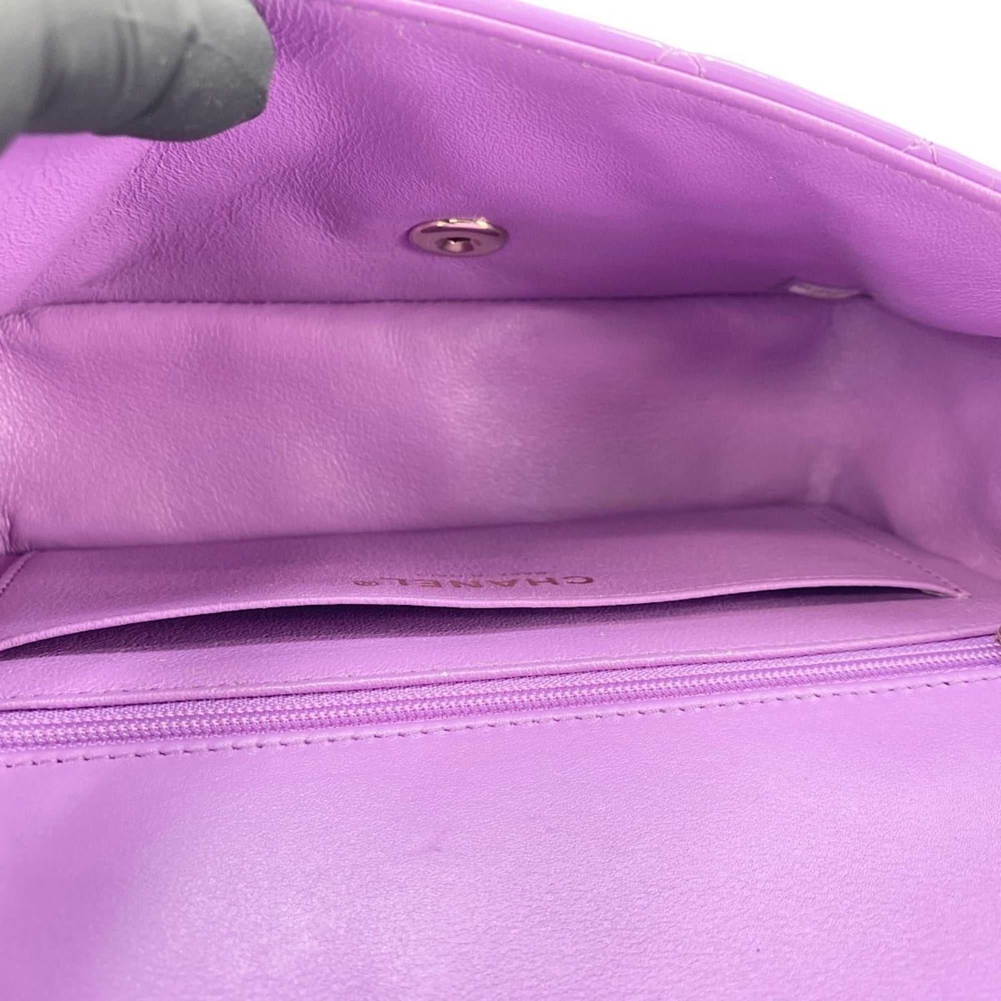 Chanel Purple Leather Shoulder Bag (Pre-Owned)