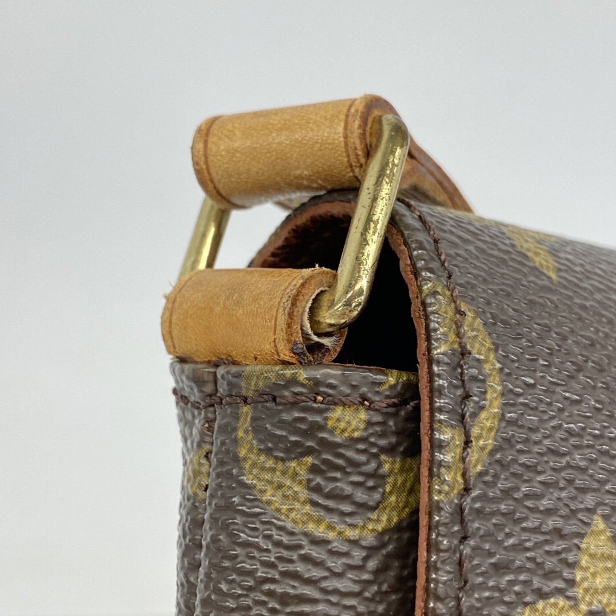 Louis Vuitton Brown Shoulder Bag (Pre-Owned)