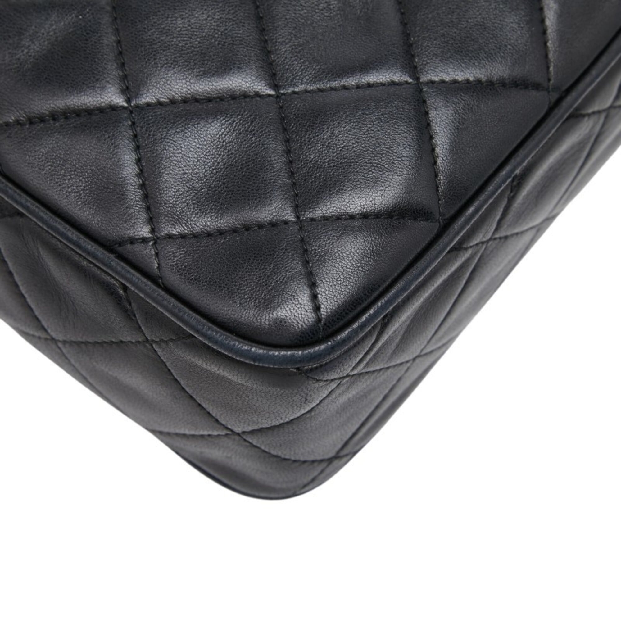 Chanel Black Leather Shoulder Bag (Pre-Owned)