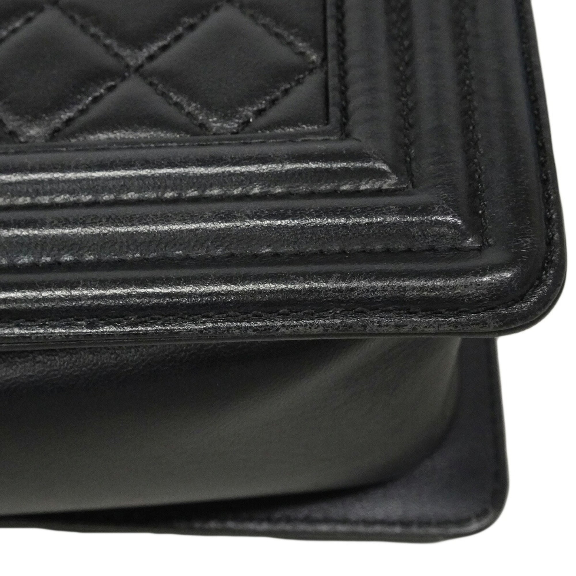 Chanel Black Leather Shoulder Bag (Pre-Owned)