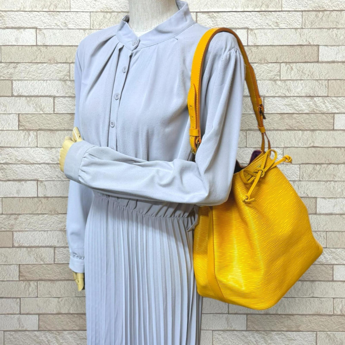 Louis Vuitton Epi Yellow Epi Leather Shoulder Bag (Pre-Owned)