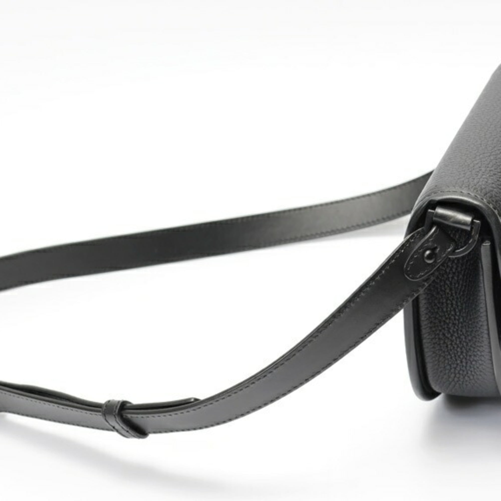 Christian Dior Black Leather Shoulder Bag (Pre-Owned)