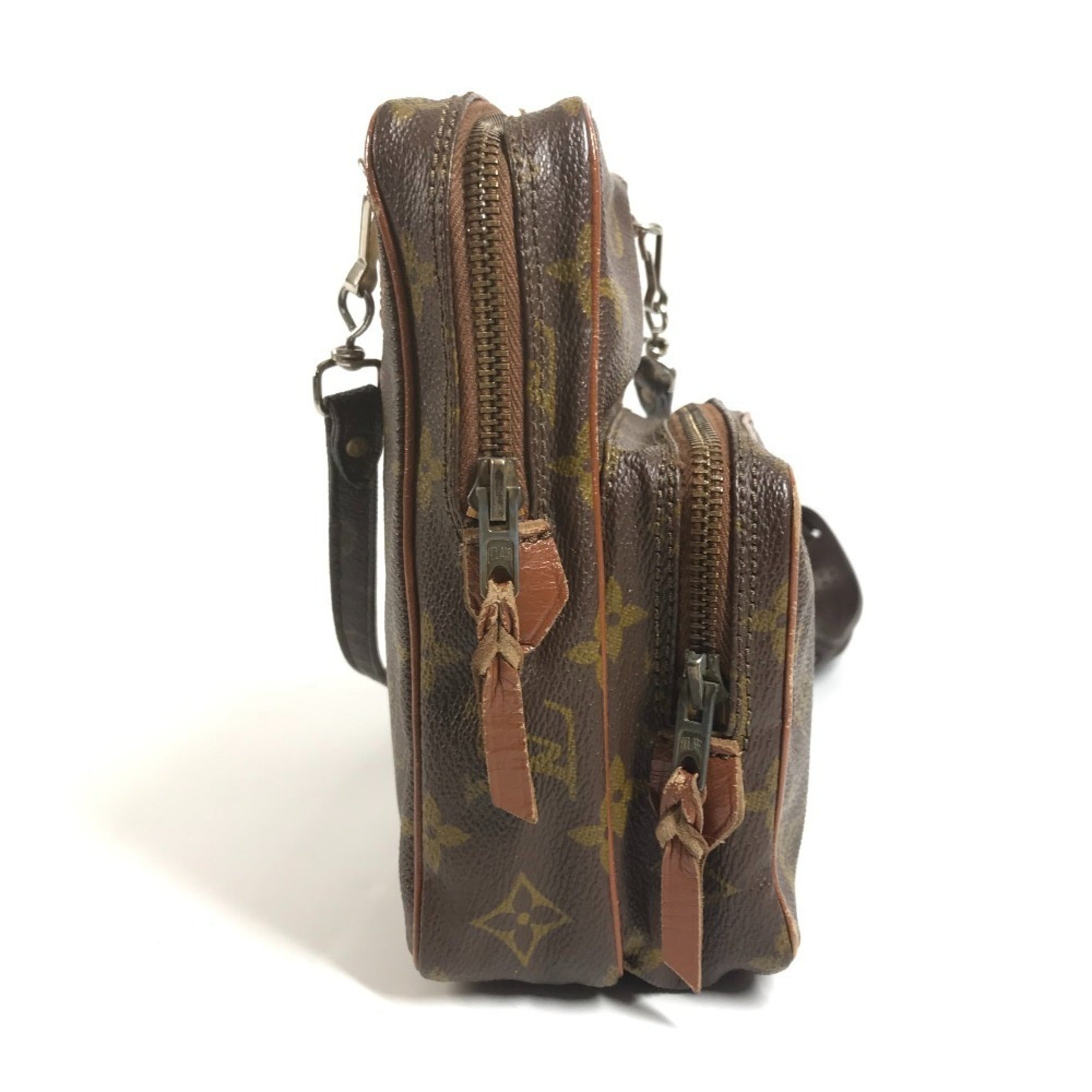 Louis Vuitton Brown Monogram Pochette Shoulder Bag (Pre-Owned)