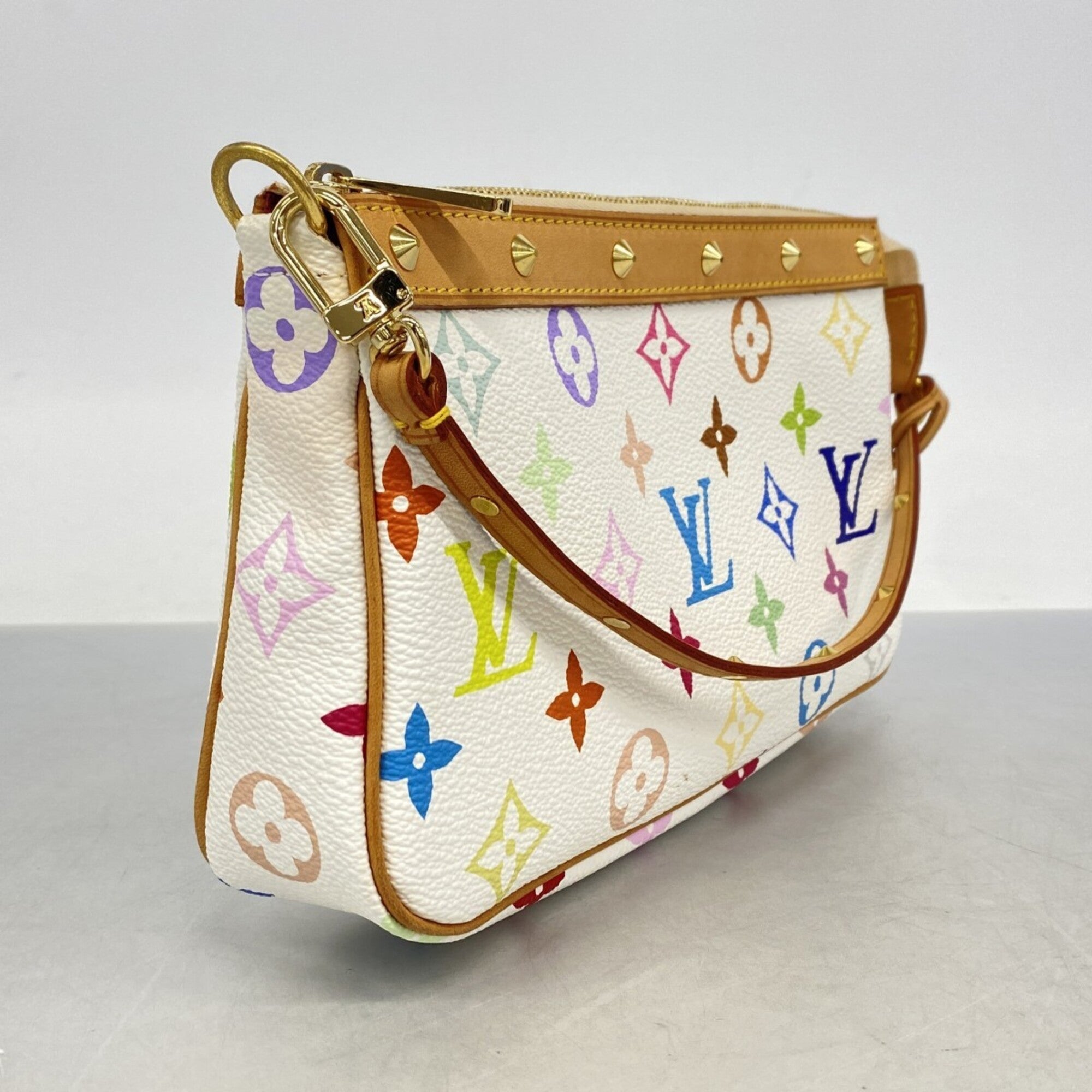 Louis Vuitton Blanc Pouch (Pre-Owned)