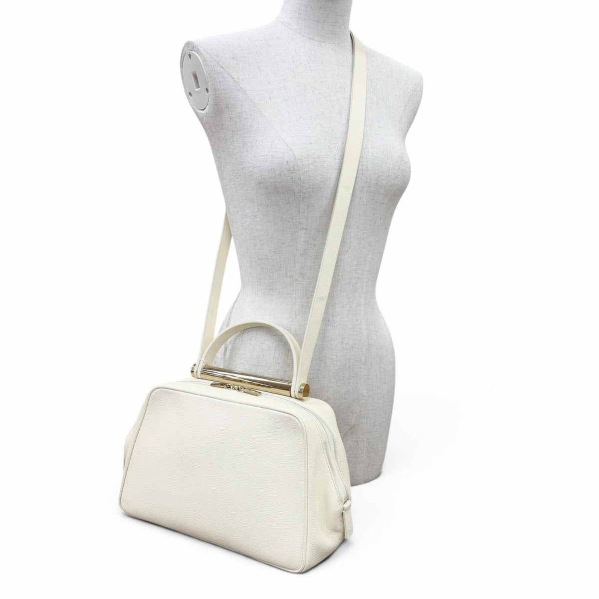 Valextra Ivory Leather Handbag Shoulder Bag (Pre-Owned)
