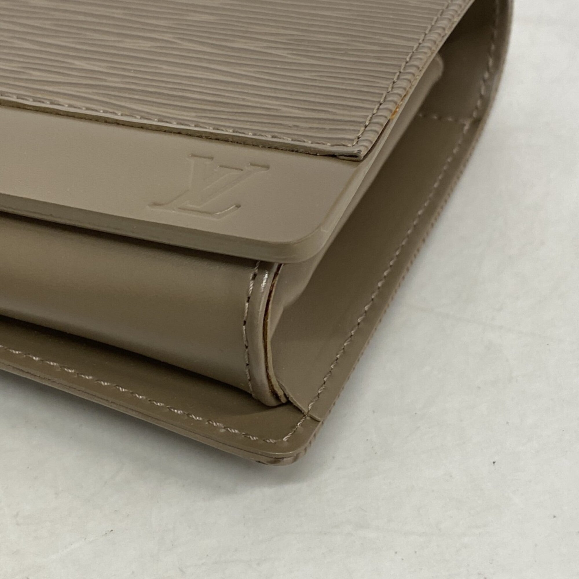 Louis Vuitton Brown Shoulder Bag (Pre-Owned)