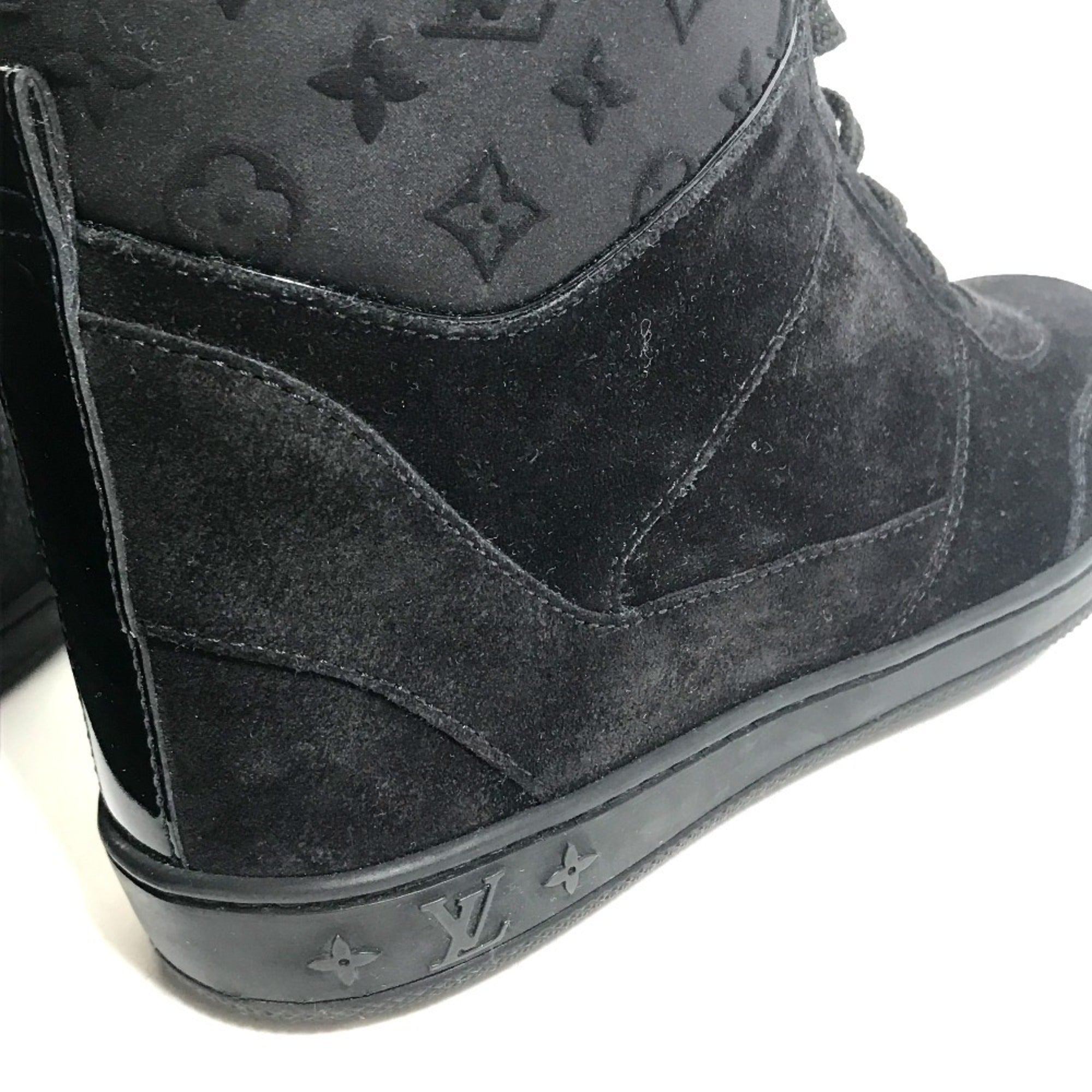 Louis Vuitton Black Sneakers (Pre-Owned)