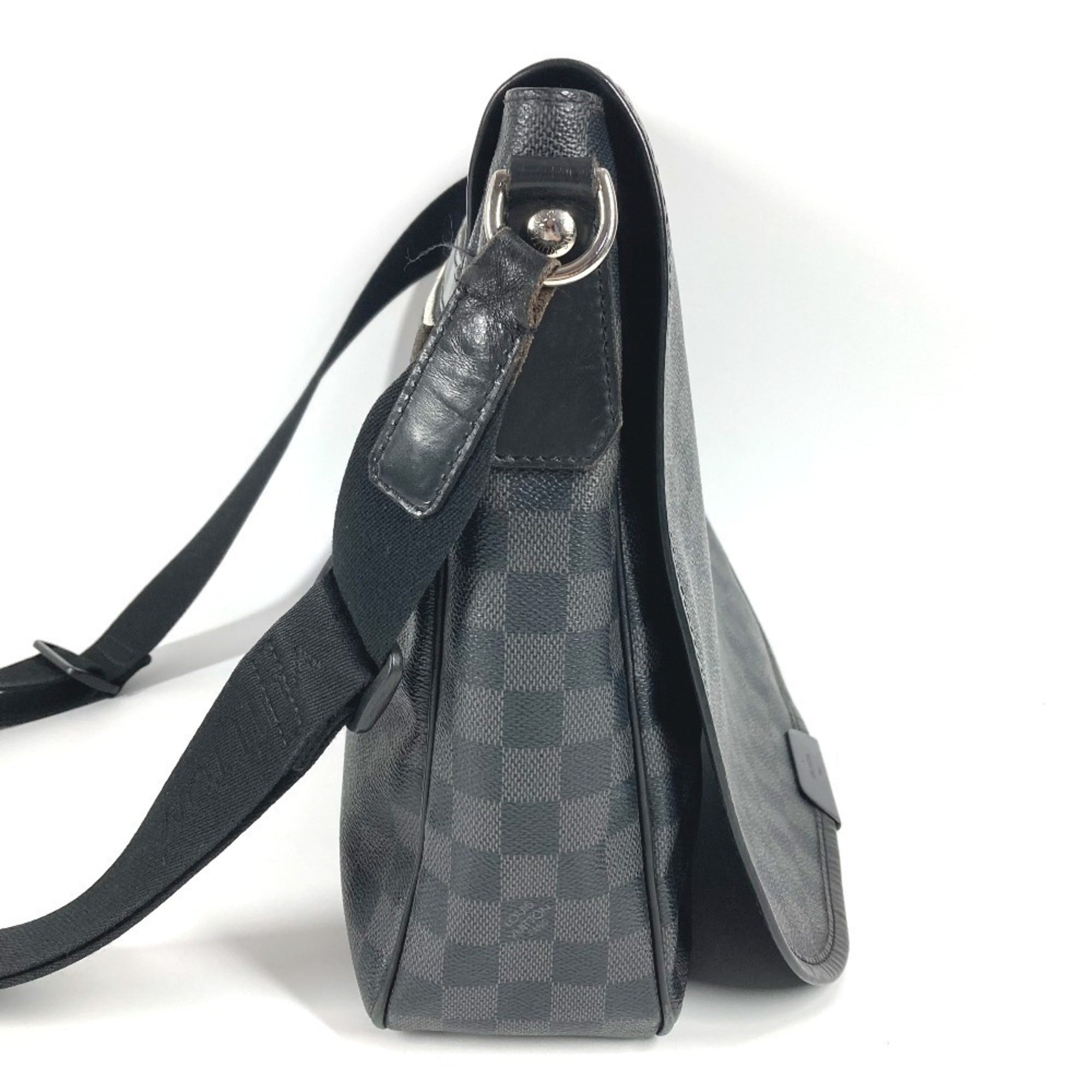 Louis Vuitton Black Damier Graphite Messenger Bag Shoulder Bag (Pre-Owned)