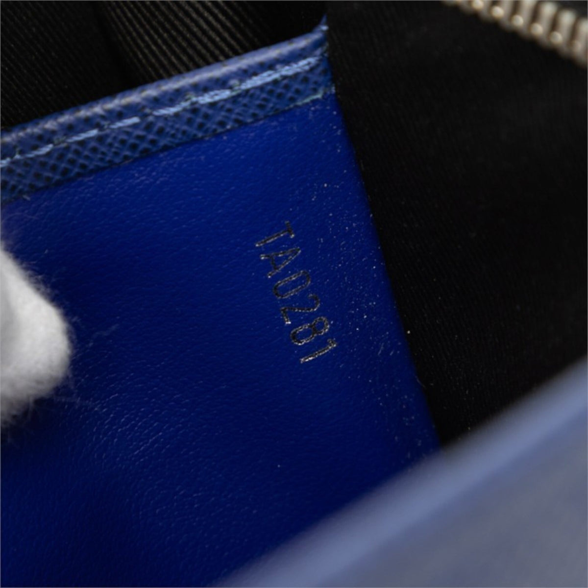 Louis Vuitton Cobalt Taigarama Clutch Bag Pochette (Pre-Owned)