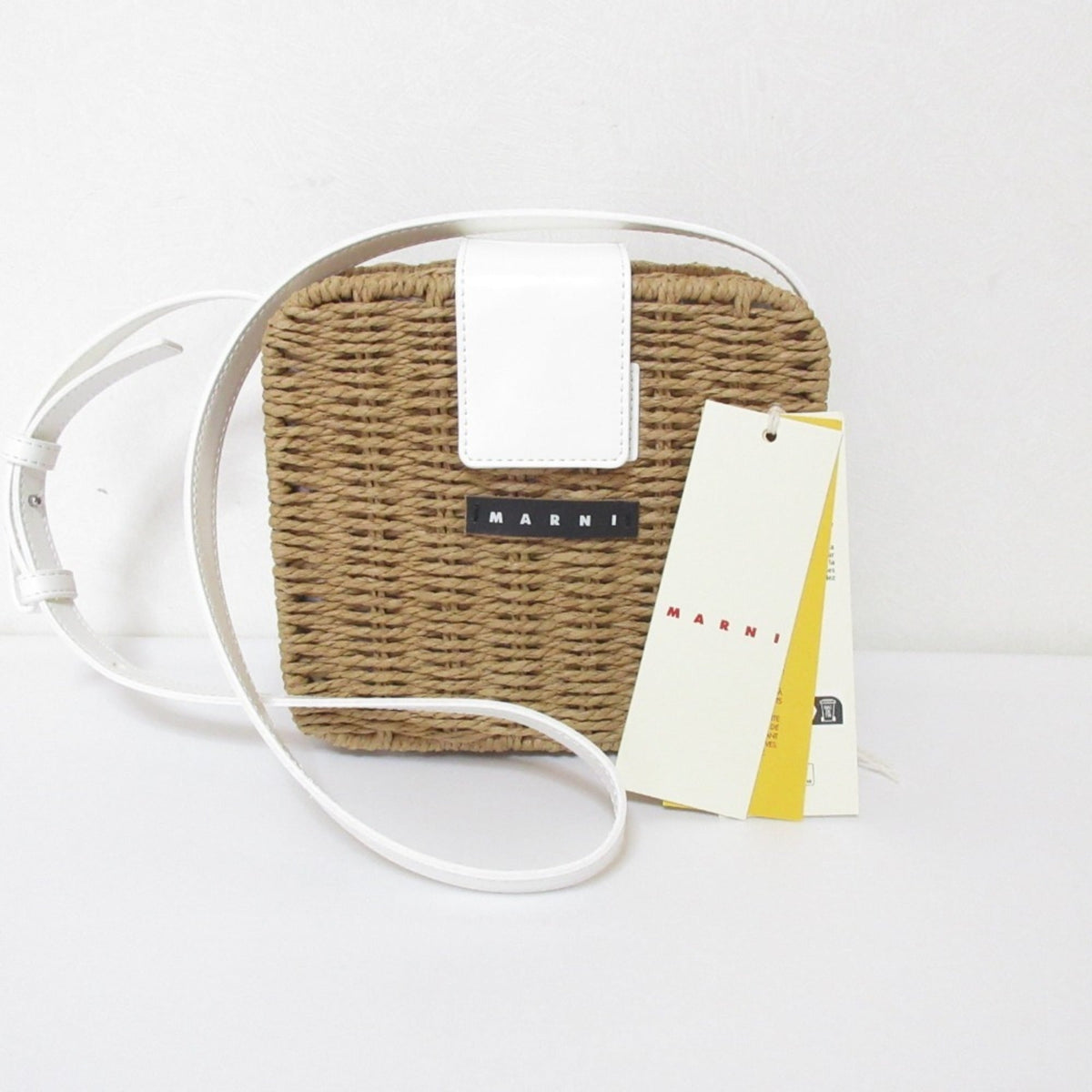 Marni Beige White Shoulder Bag (Pre-Owned)