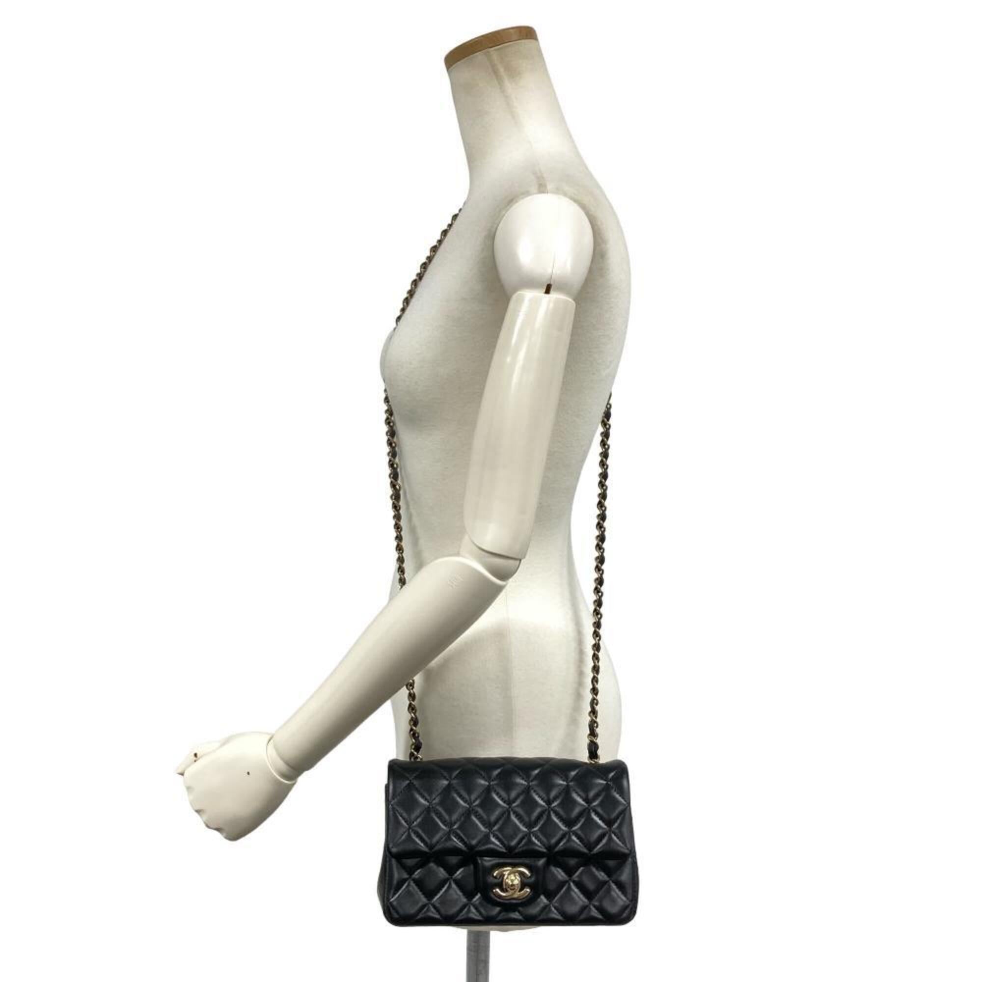 Chanel Black Leather Shoulder Bag (Pre-Owned)