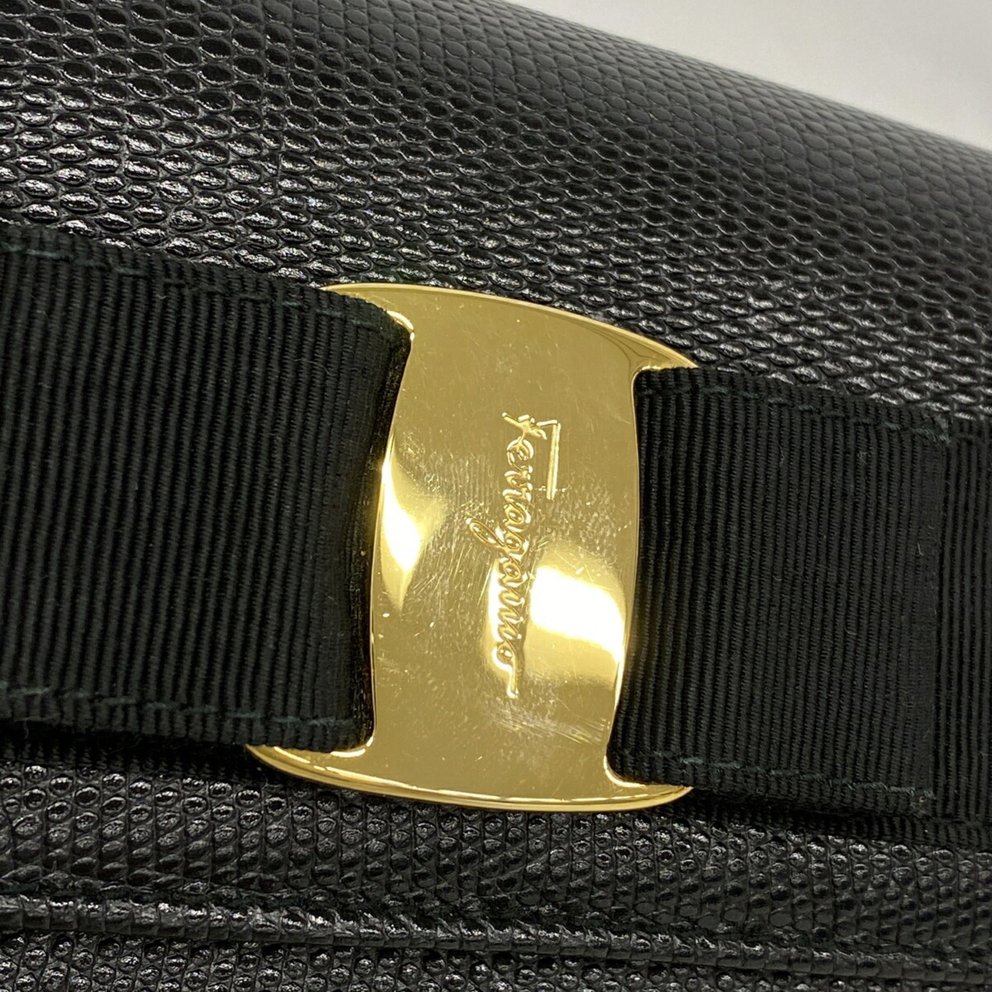 Salvatore Ferragamo Black Leather Shoulder Bag (Pre-Owned)
