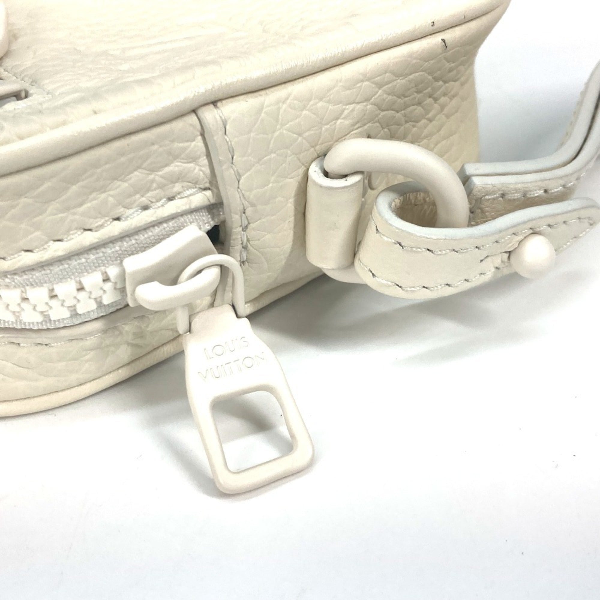 Louis Vuitton Monogram Empreinte White Monogram Empreinte Clutch Bag Pochette (Pre-Owned)