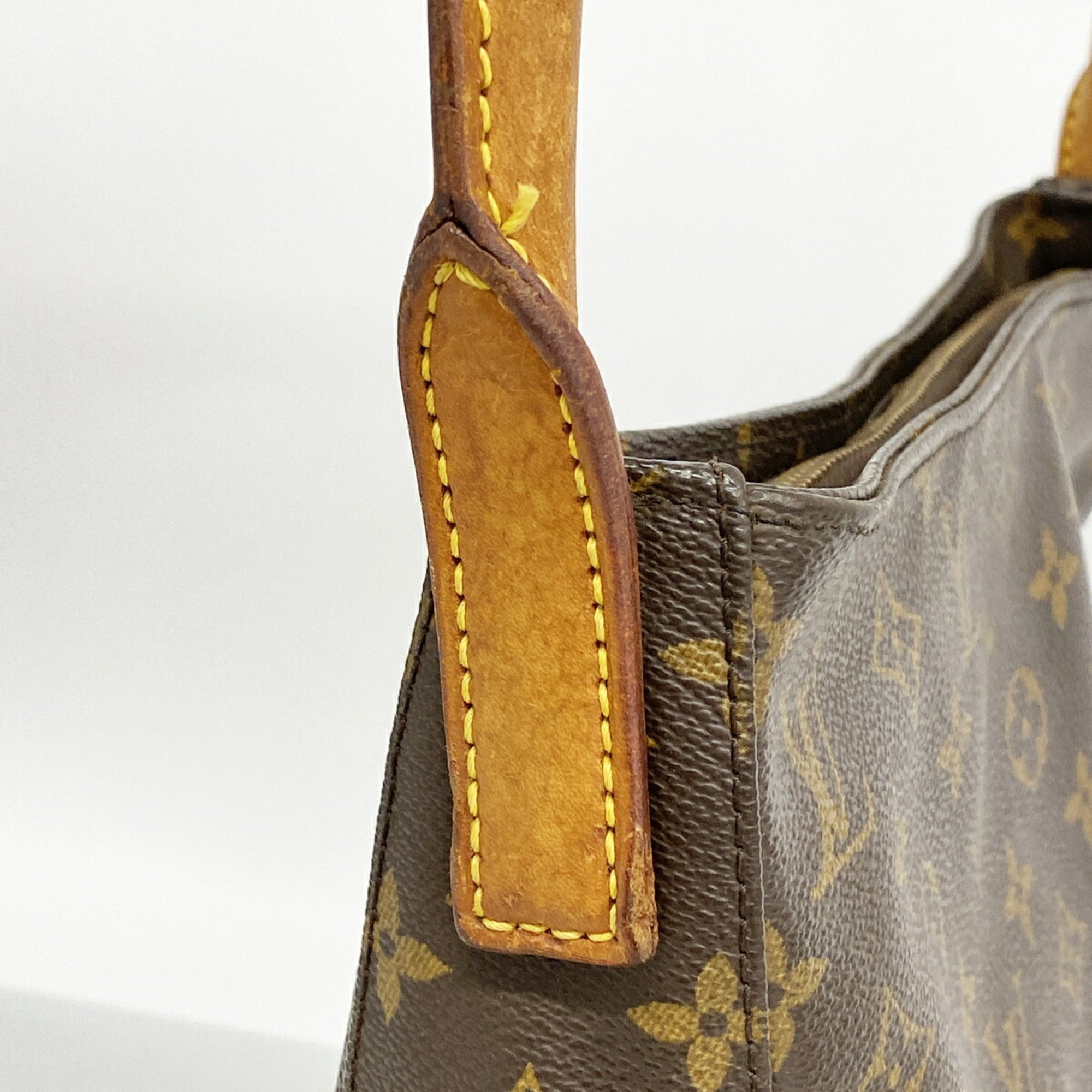 Louis Vuitton Brown Shoulder Bag (Pre-Owned)