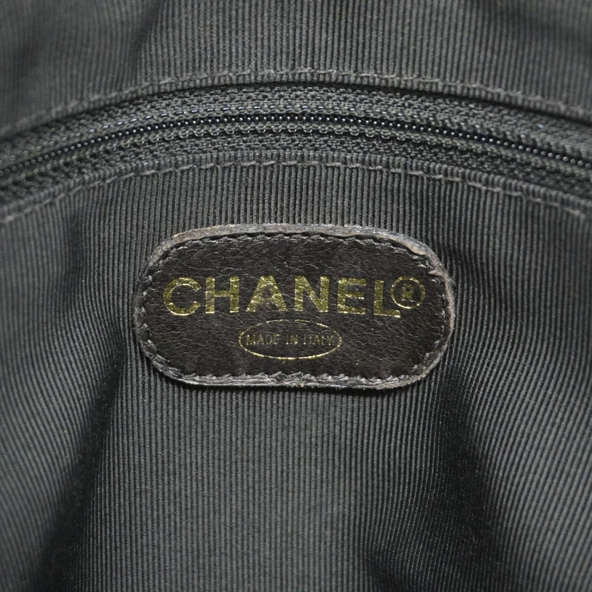 Chanel Black Grained Calfskin Shoulder Bag (Pre-Owned)