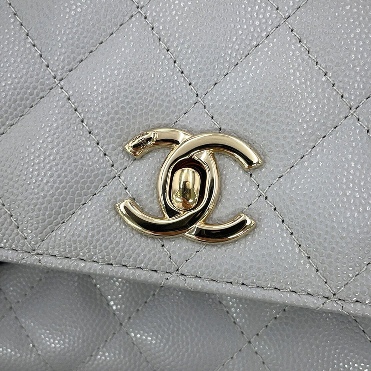 Chanel Matelasse Light Gray Grained Calfskin Handbag Shoulder Bag (Pre-Owned)