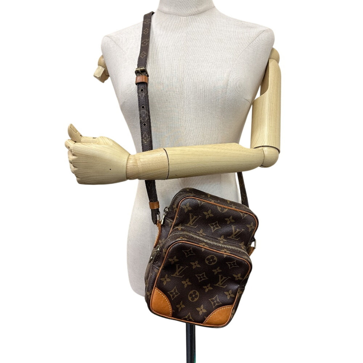 Louis Vuitton Monogram Brown Monogram Pochette Shoulder Bag (Pre-Owned)
