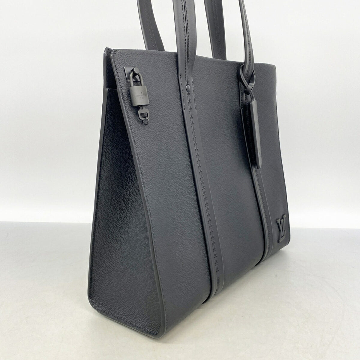 Louis Vuitton Black Tote Bag (Pre-Owned)